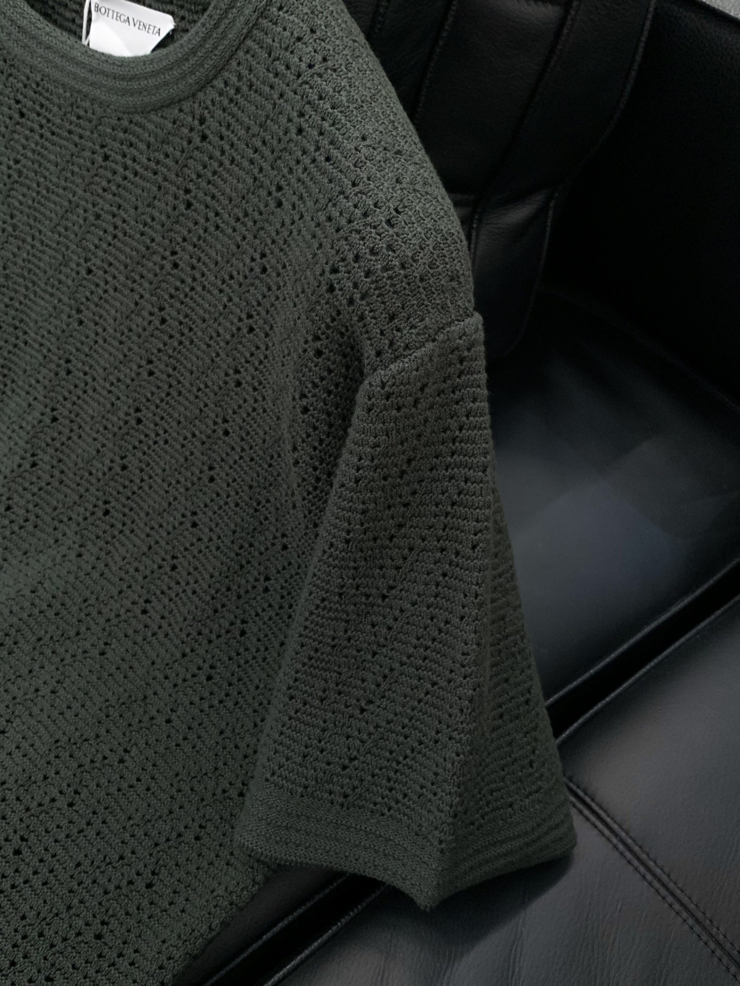 Bottega Veneta 2025 Summer New Fashion Recreational Circle-Wire T-shirts: High-Class Unique Design - 图片 5