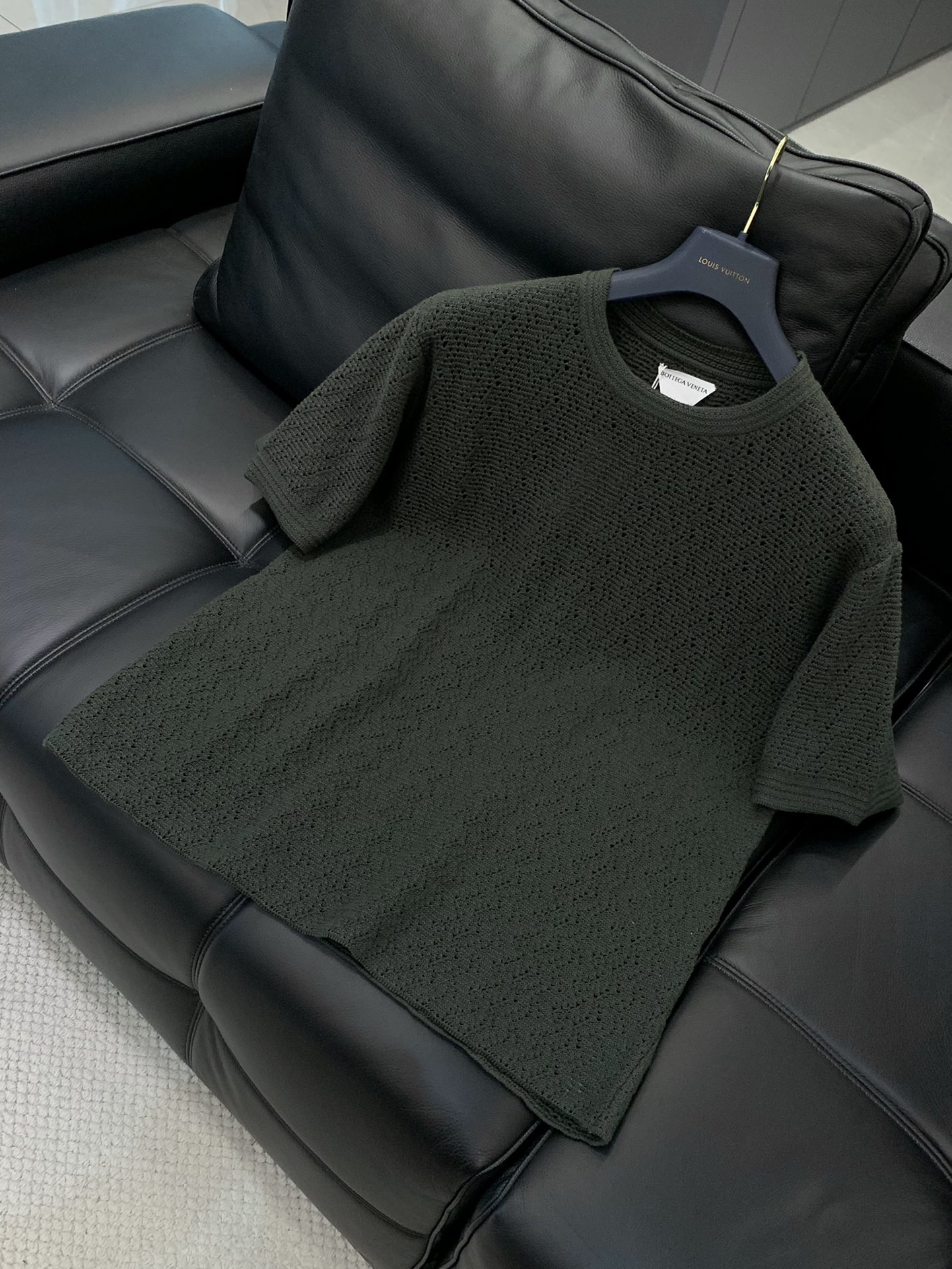 Bottega Veneta 2025 Summer New Fashion Recreational Circle-Wire T-shirts: High-Class Unique Design - 图片 3