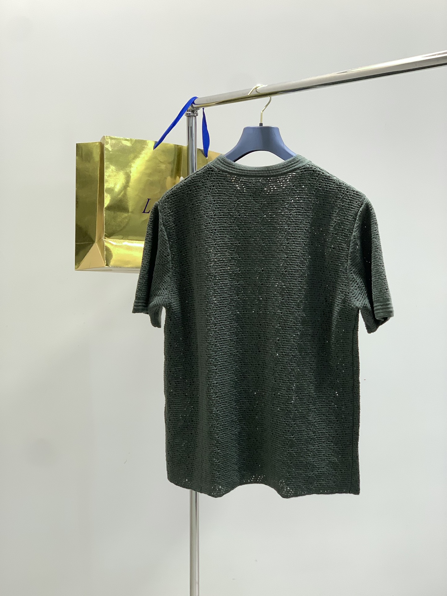 Bottega Veneta 2025 Summer New Fashion Recreational Circle-Wire T-shirts: High-Class Unique Design - 图片 2
