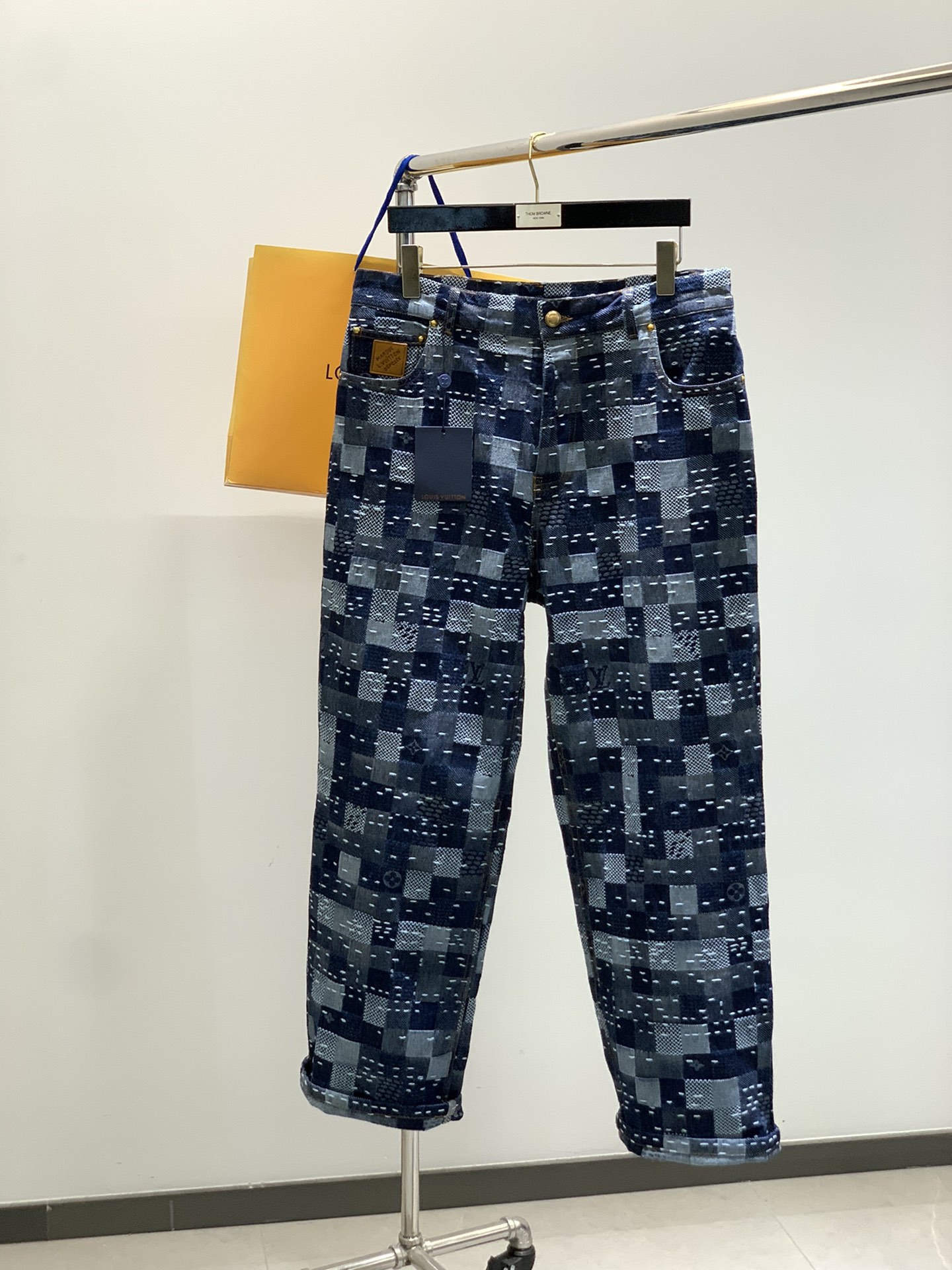 NO:456461,,Louis Vuitton, new spring style, special counters are available at the same time, original single product, washable casual jeans, imported original washing elastic fabric, comfortable and elastic, top-level printing craft letter pattern logo, original hardware accessories decoration, unique design, comfortable and breathable, handsome upper body, digits 29-32,,louis vuitton,louis vuitton,jeans,alexander wang19860909,LouisVuitton 路易威登,春季新款,专柜同步有售,原单狠货,水洗休闲牛仔裤,进口原版水洗弹力面料,舒适有弹性,顶级印花工艺字母图案logo,原版五金辅料装饰,独特设计,舒适透气,上身帅气十足,码数29-32,,louis vuitton,louis vuitton,jeans,alexander wang,Men's clothing