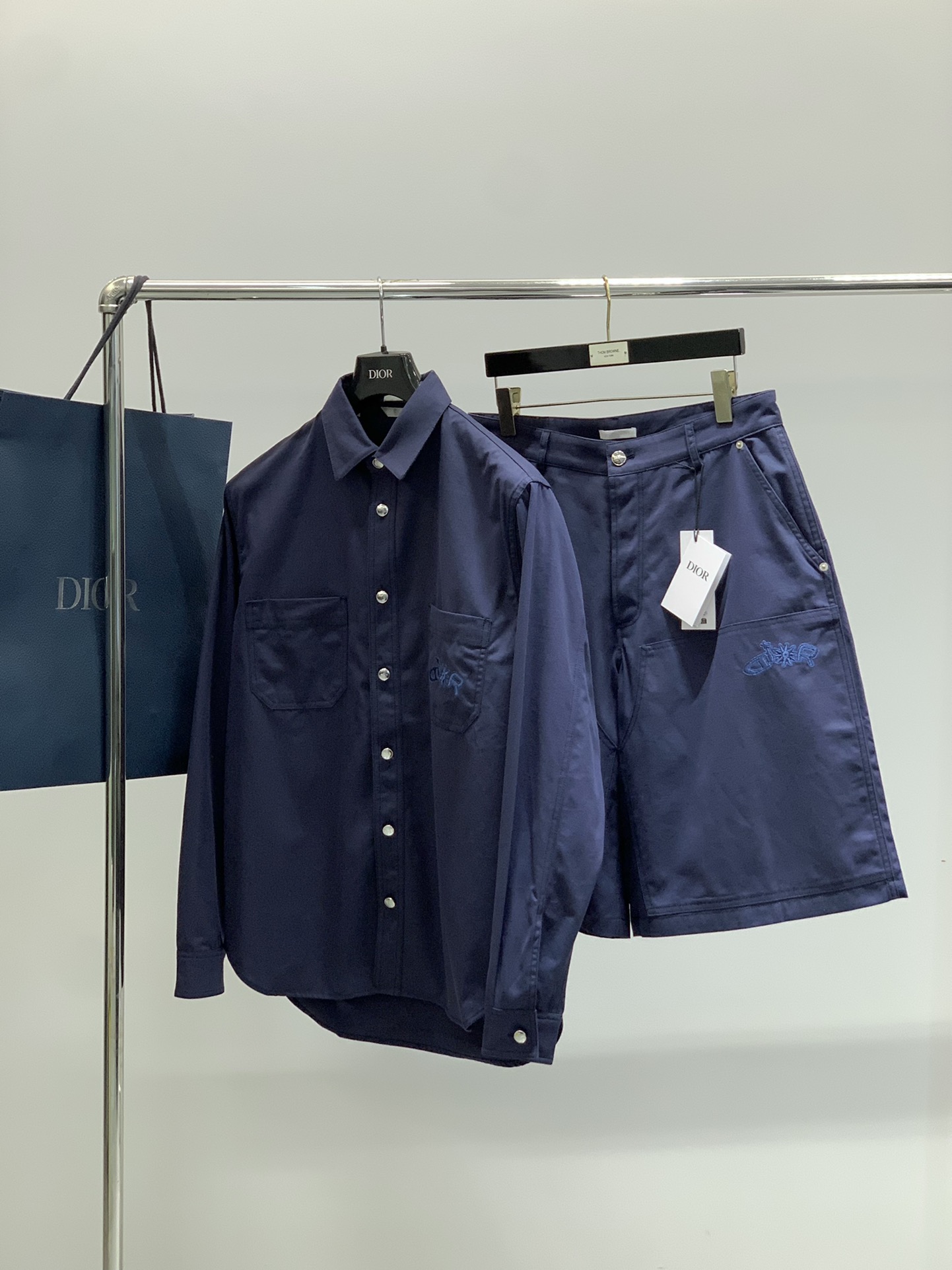 2025 Spring New Fashion: Dior Diau Shorts and Suits with Unique Designs - 图片 9