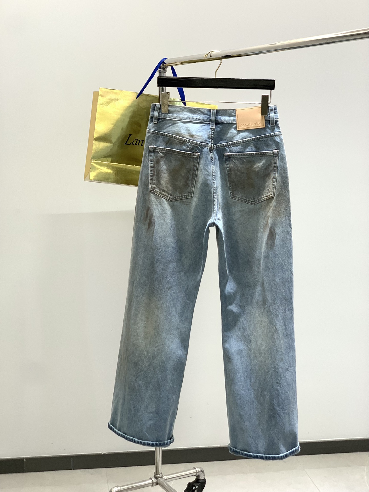 Acne Studios Spring 2025: Fashion Jeans with Youthful Style and Original Details - 图片 2