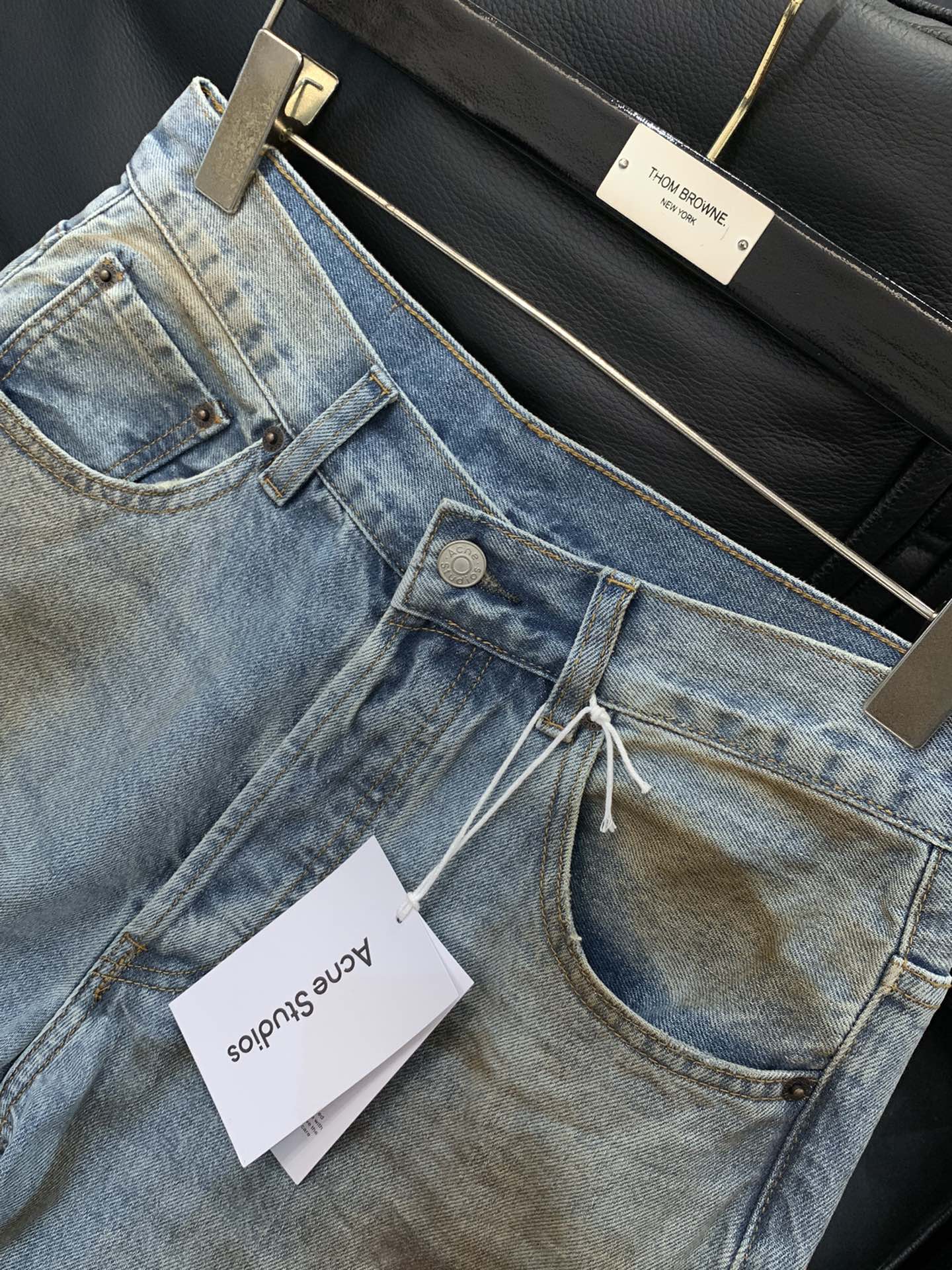 Acne Studios Spring 2025: Fashion Jeans with Youthful Style and Original Details - 图片 3