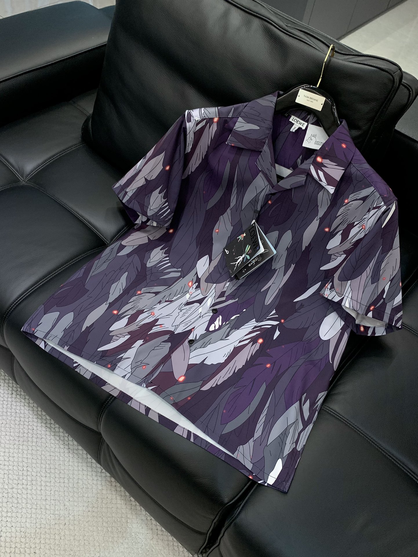 “Loewe Summer 2025 Collection: Synchronised Cabinets, Fashionable Suits, and More!” - 图片 3