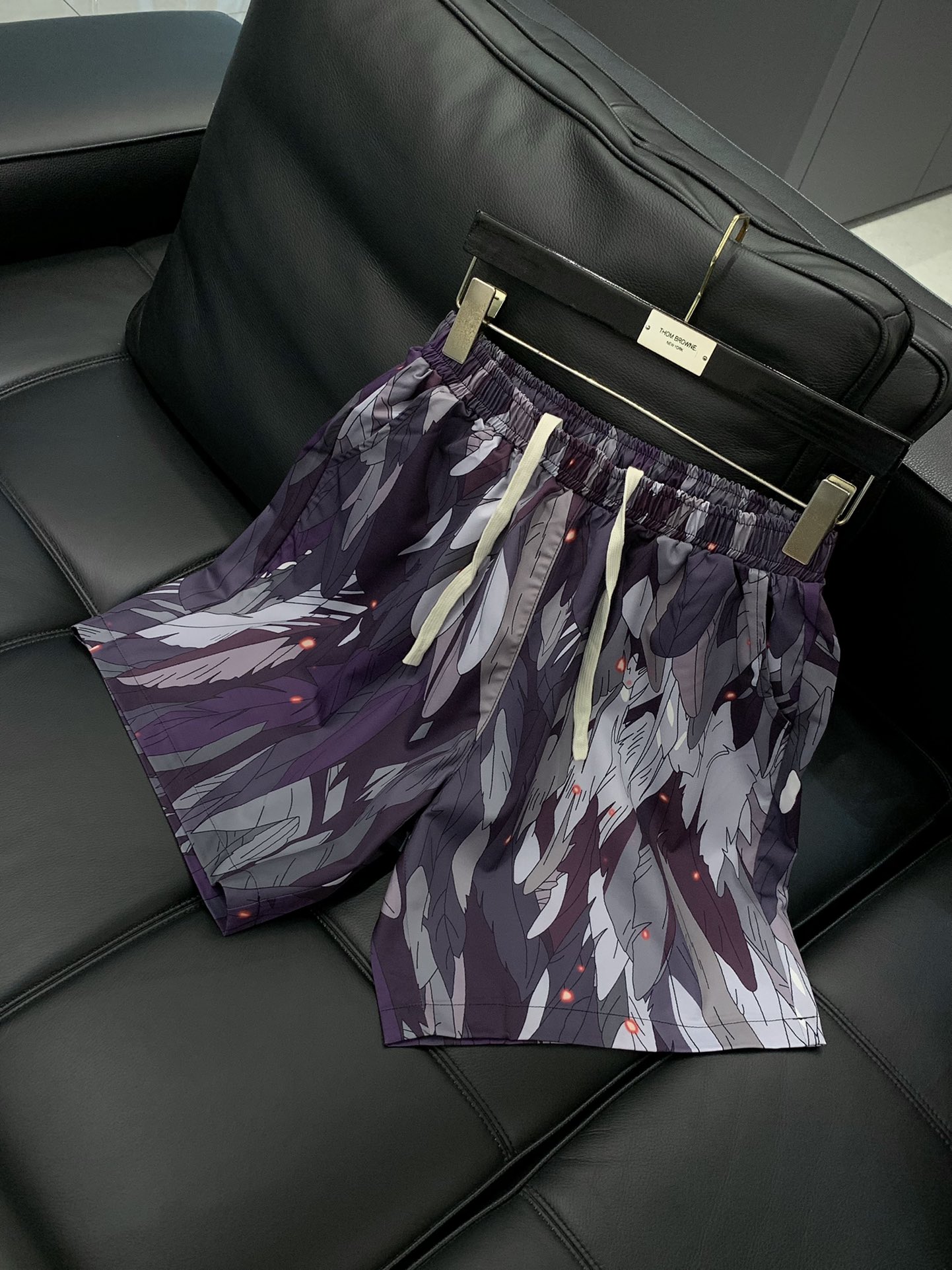 “Loewe 2025 Summer Collection: Stylish Clothes and Shorts with Synchronized Cabinets” - 图片 3
