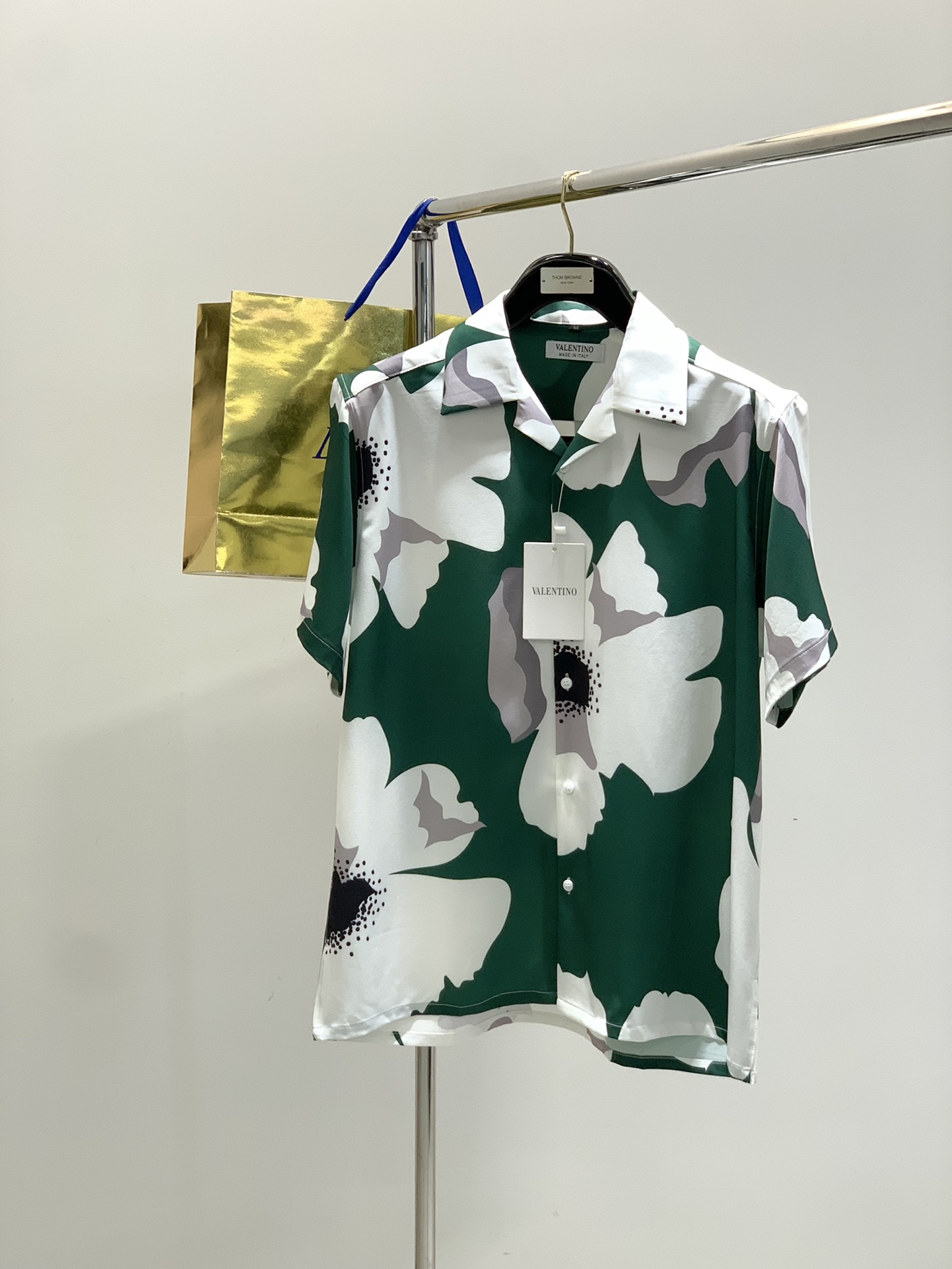 “Valentino Summer Fashion: Top-level Clothing Line with High-Tech Designs and Original Fabrics”