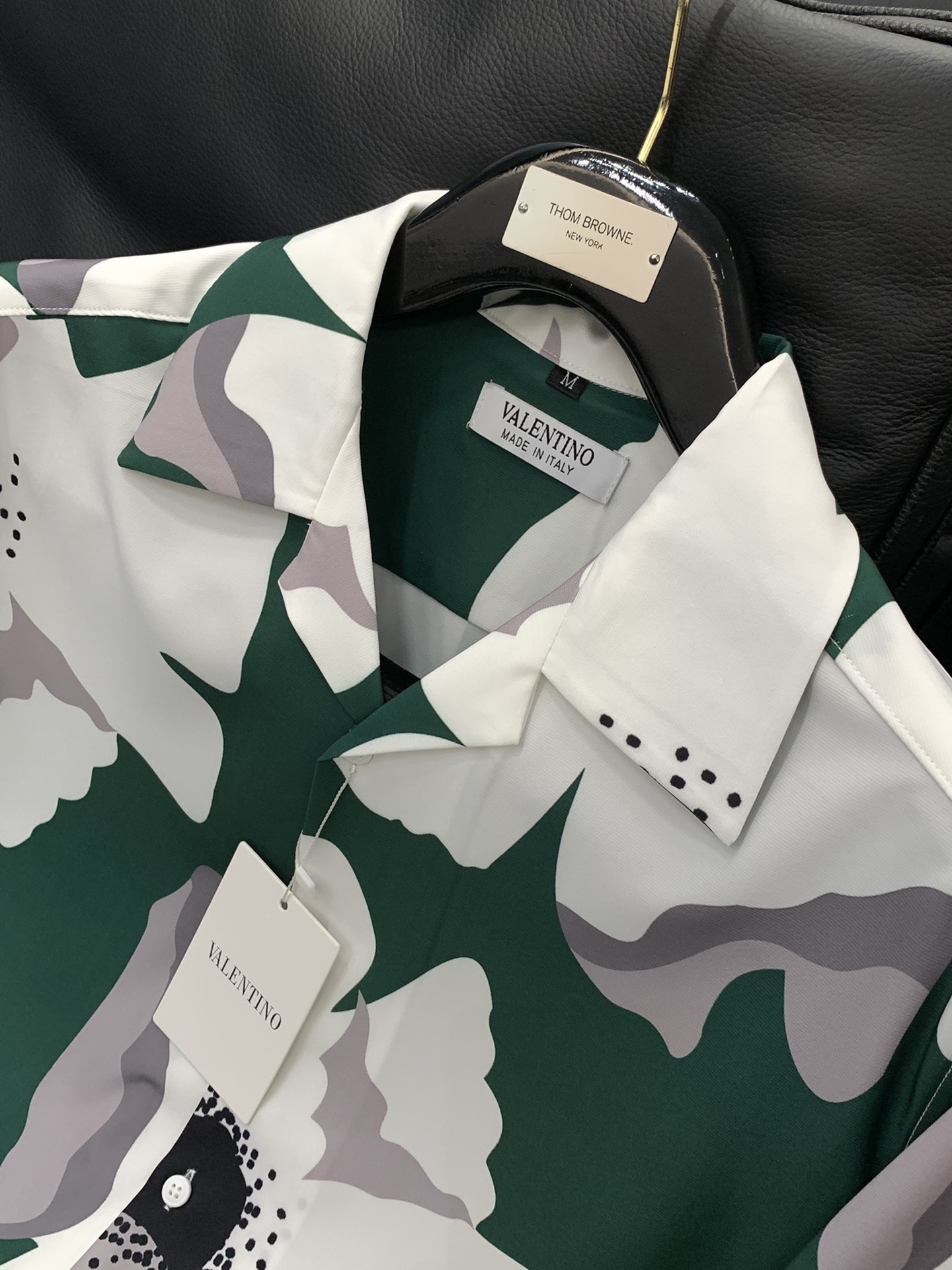 “Valentino Summer Fashion: Top-level Clothing Line with High-Tech Designs and Original Fabrics” - 图片 4