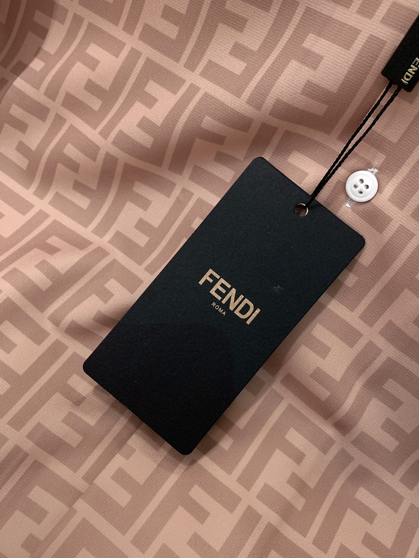 “2025 Summer Fashion: FENDI Shorts and Clothes with Top-Level Design” - 图片 6