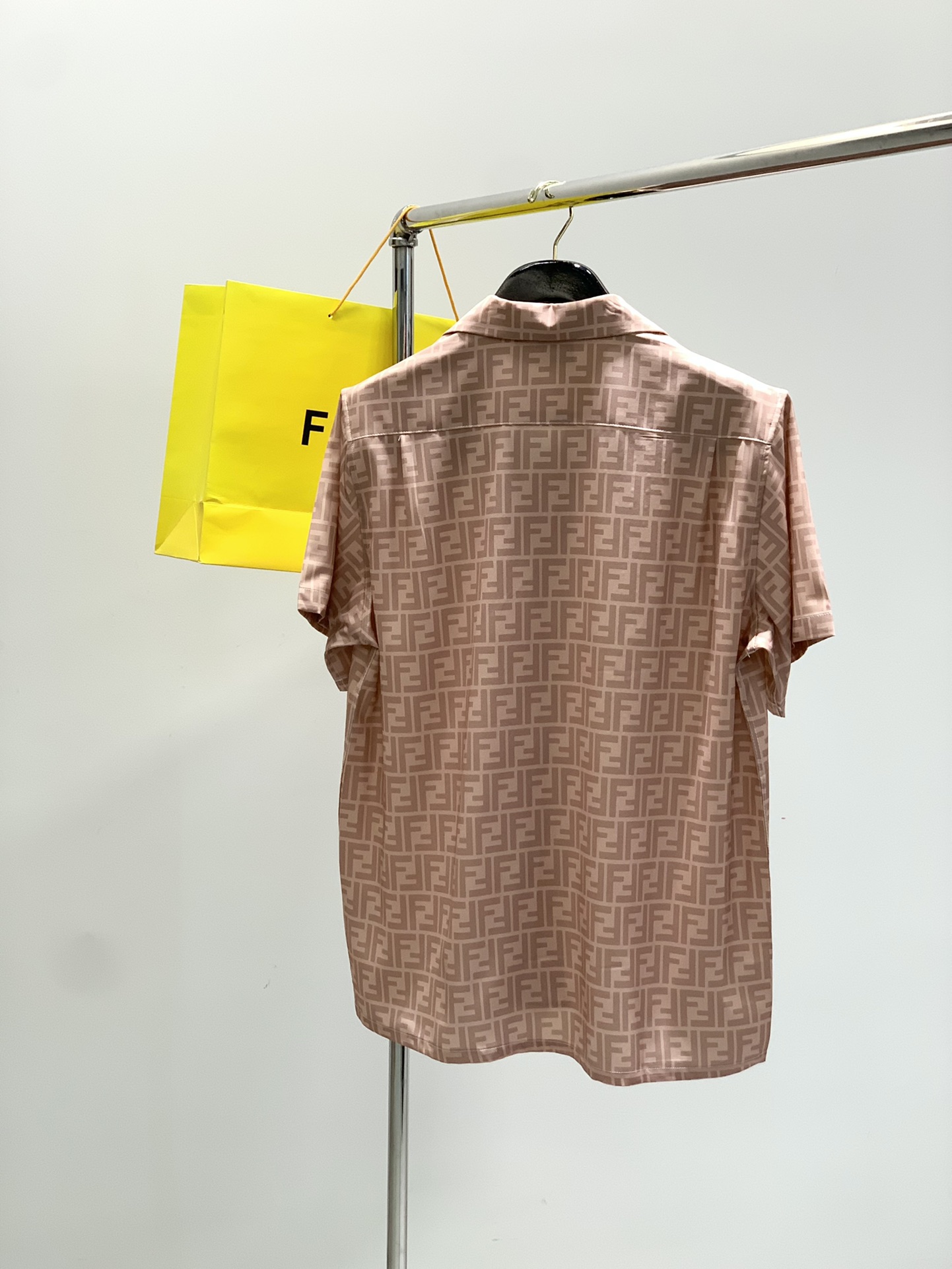 “2025 Summer Fashion: FENDI Shorts and Clothes with Top-Level Design” - 图片 2