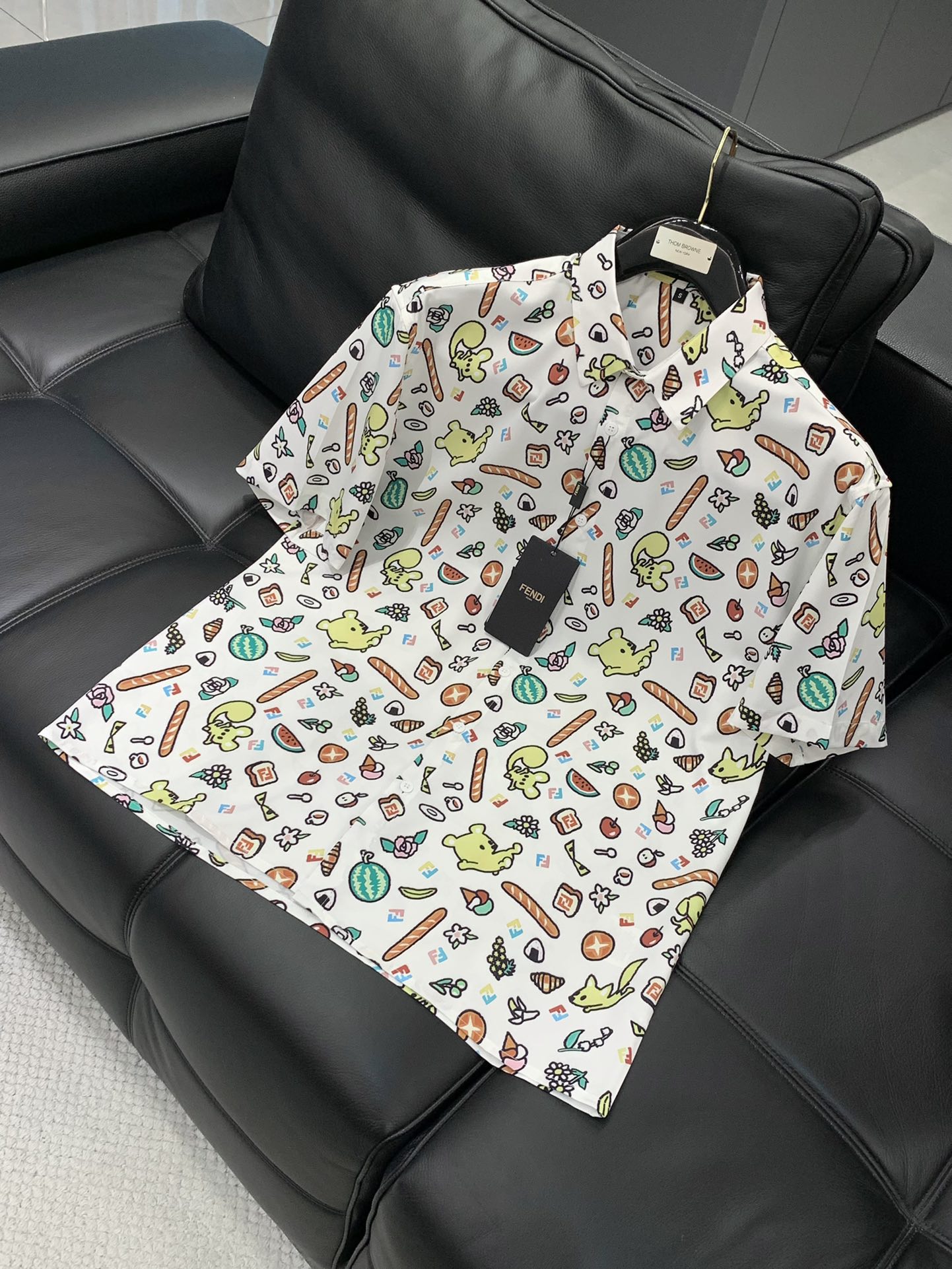 “2025 Summer Fashion: FENDI Shorts and Cuff Suit Collection Overview” - 图片 3