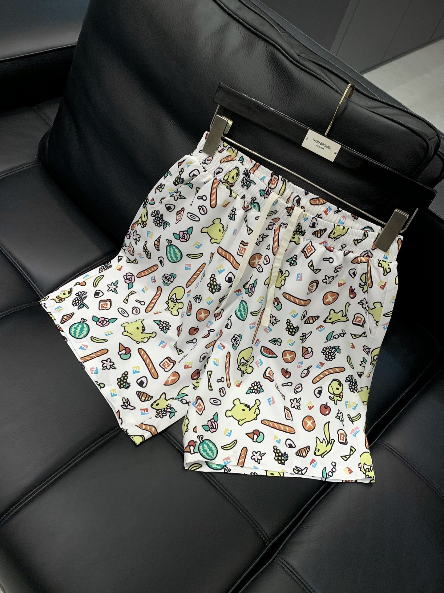 “2025 Summer Fashion: FENDI Findi Shorts and Cuff Suit Collection Overview” - 图片 3