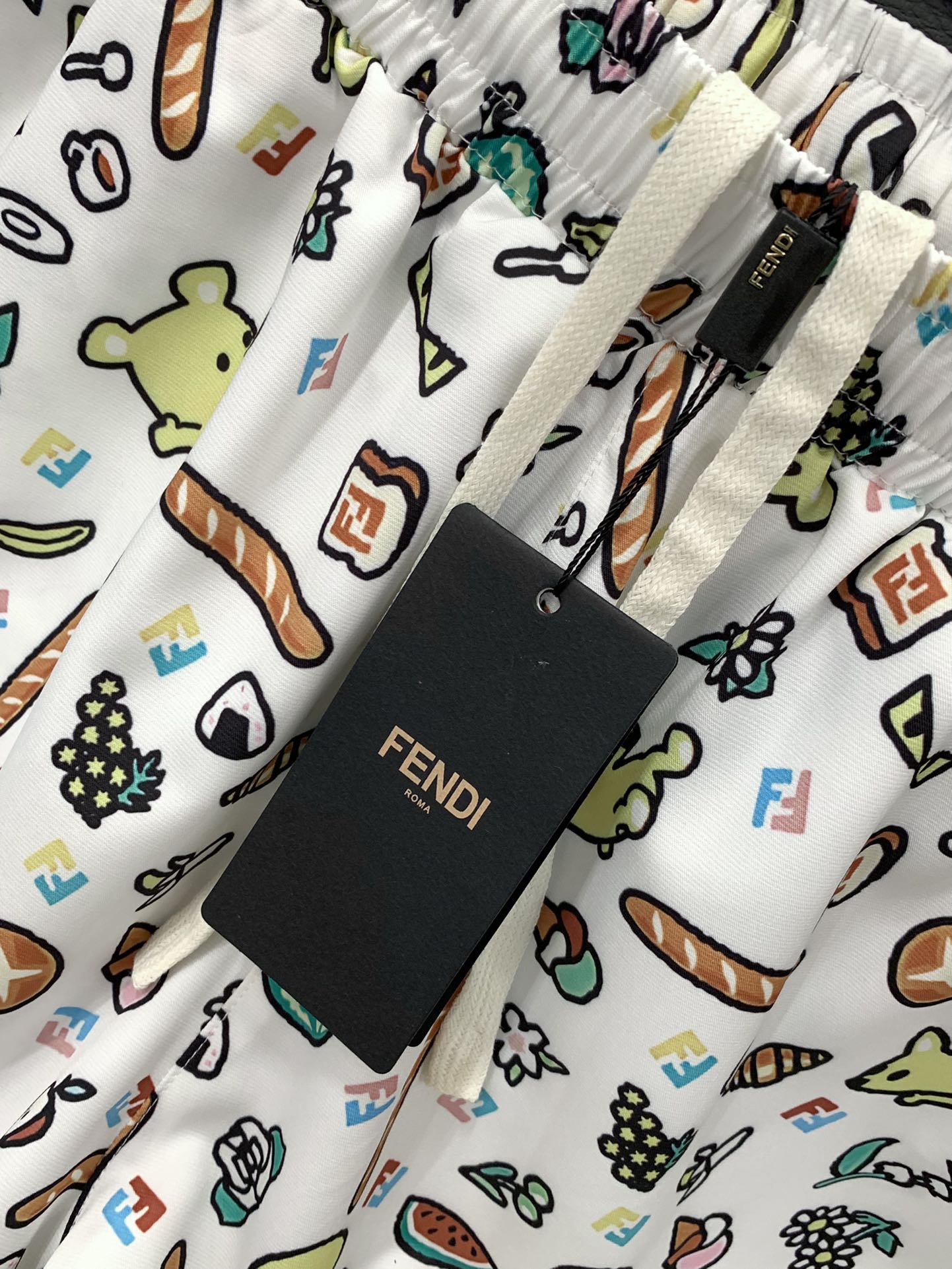 “2025 Summer Fashion: FENDI Findi Shorts and Cuff Suit Collection Overview” - 图片 6