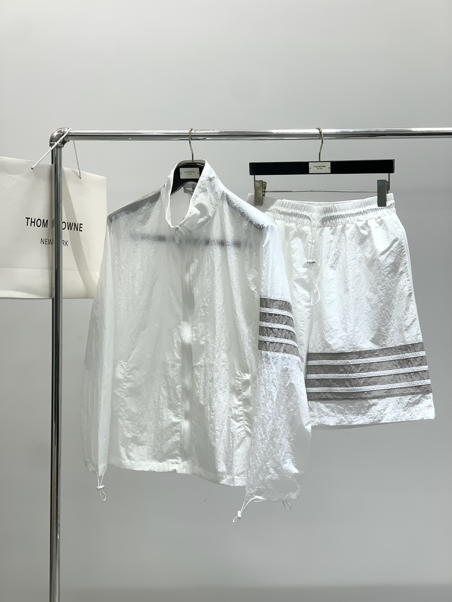 Thom Browne Summer 2025 Collection: High-Grade Fashion with Original Hardware and Comfort - 图片 9