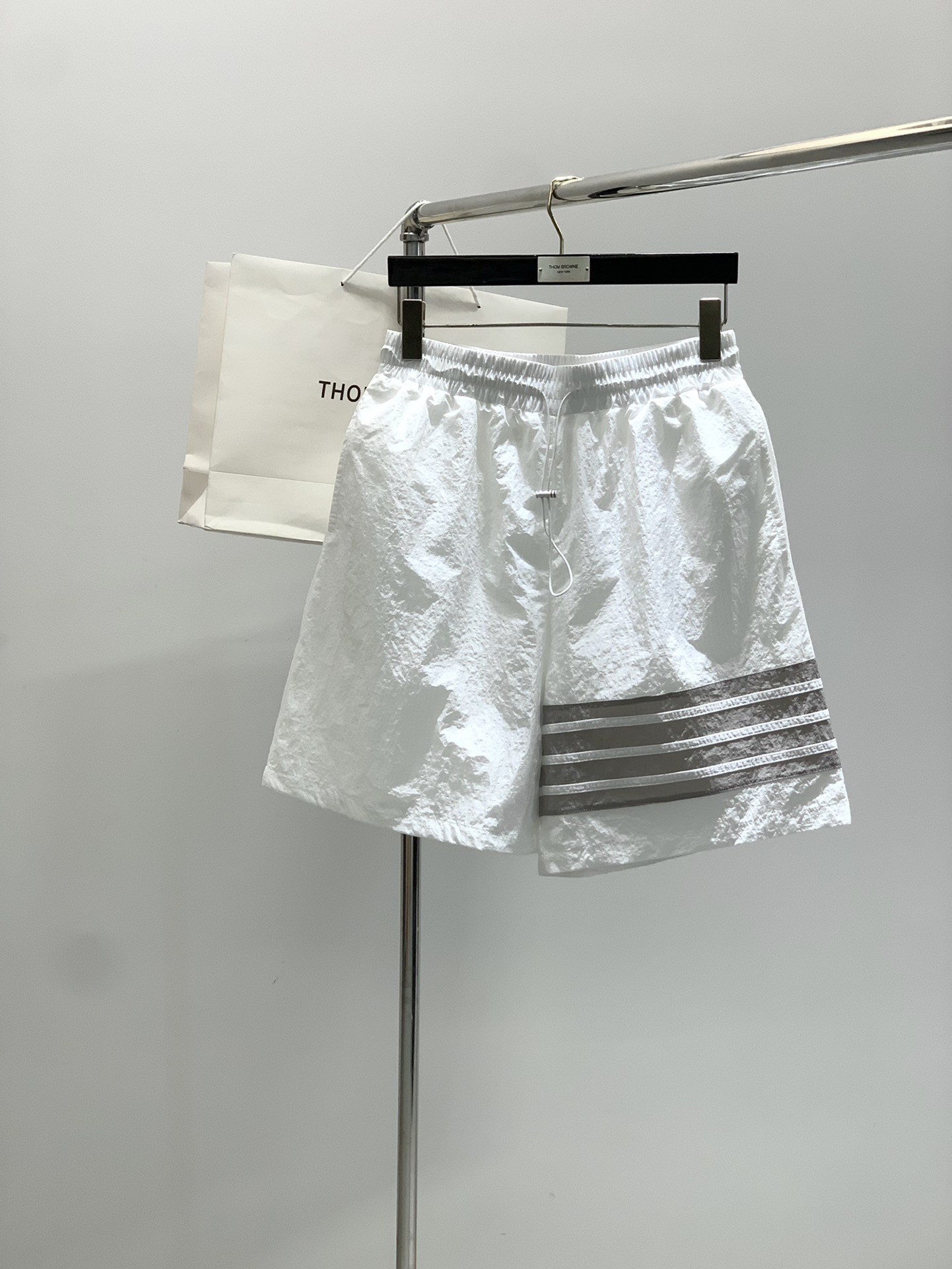 Thom Browne’s Summer 2025 Collection: Fashionable Recreational Sunset with High-Grade Apparel - 图片 1
