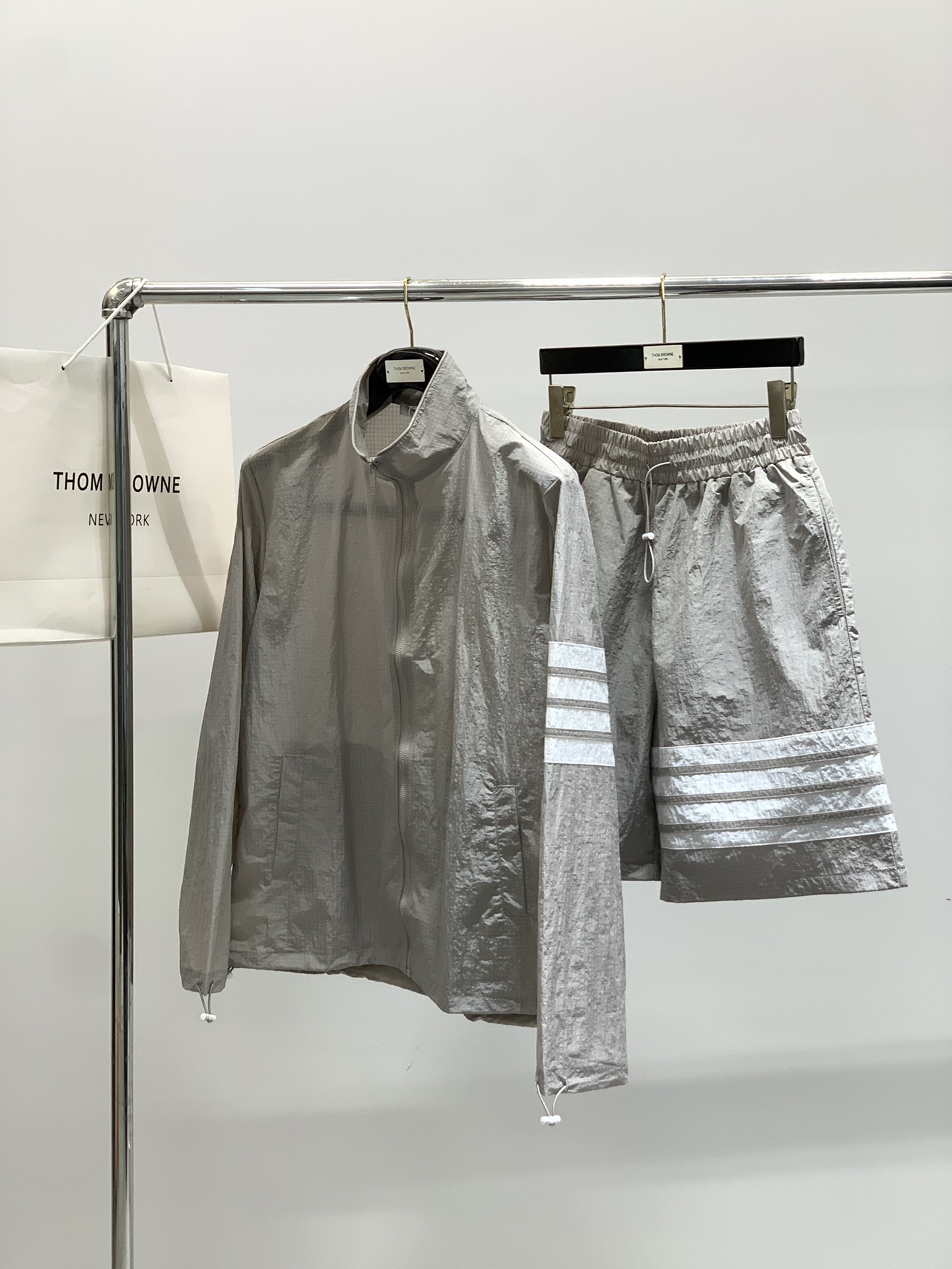 Thom Browne Summer 2025 Collection: High-Grade Fashion with Original Hardware and Comfort - 图片 9