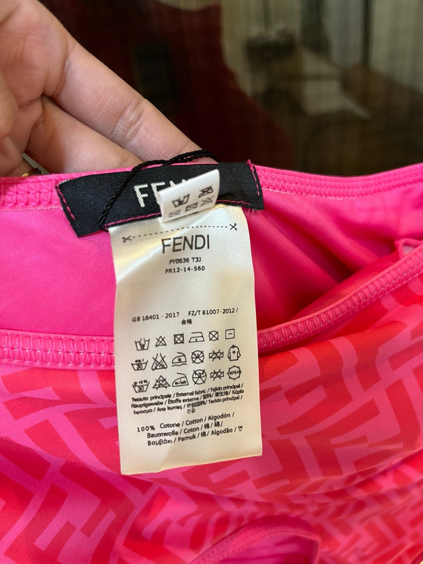  🆕
Fendi 芬迪新款连体式小心机泳衣👙大logo印花 ❤ 强烈推荐！超显气质
上身超A，又纯又欲🛍