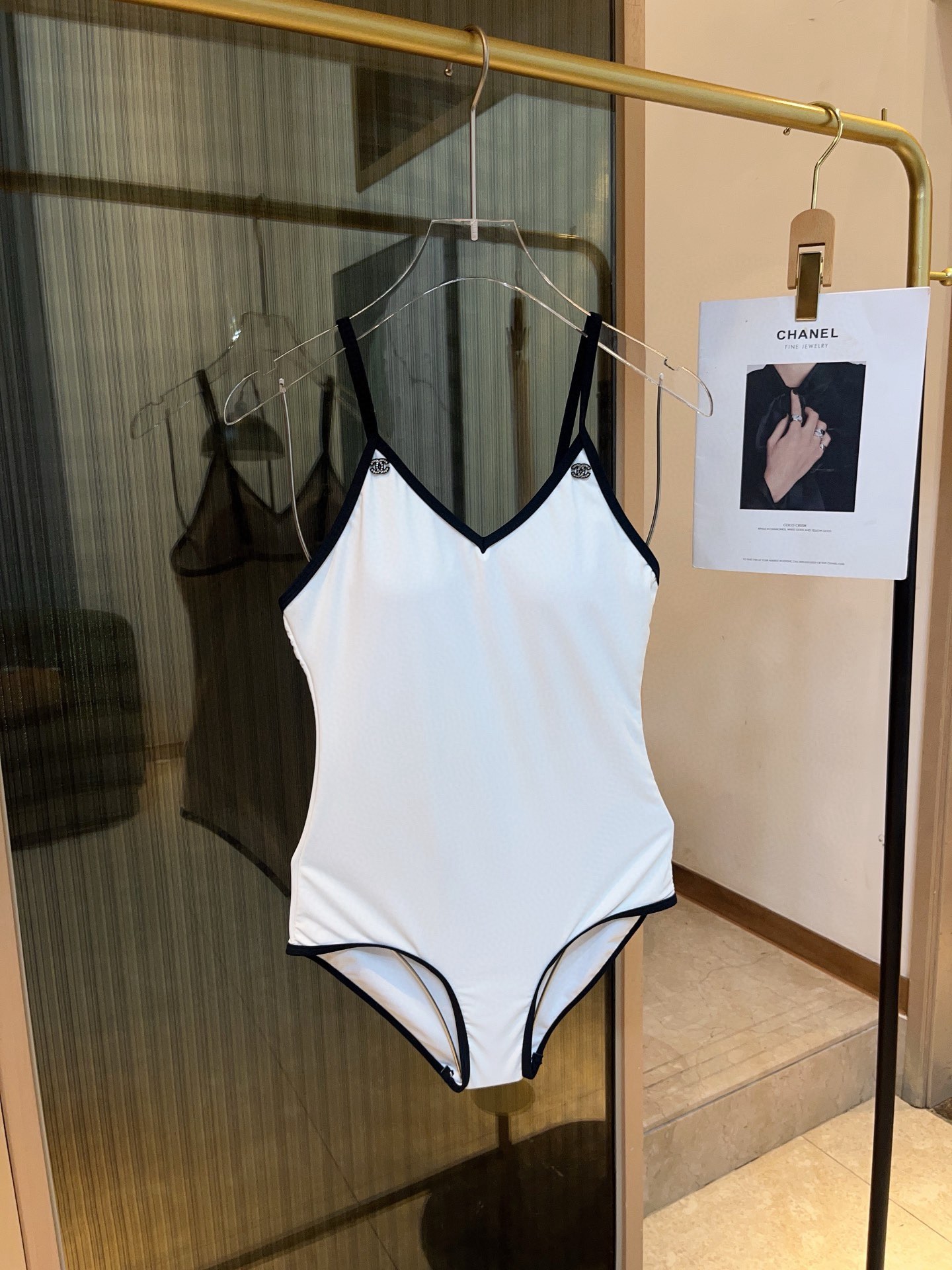  🆕
Chanel 香奈儿连体泳衣 😍🥰适合多种场景的游泳衣🏊‍♀️海边 游泳池 温泉 水上乐园 漂流都