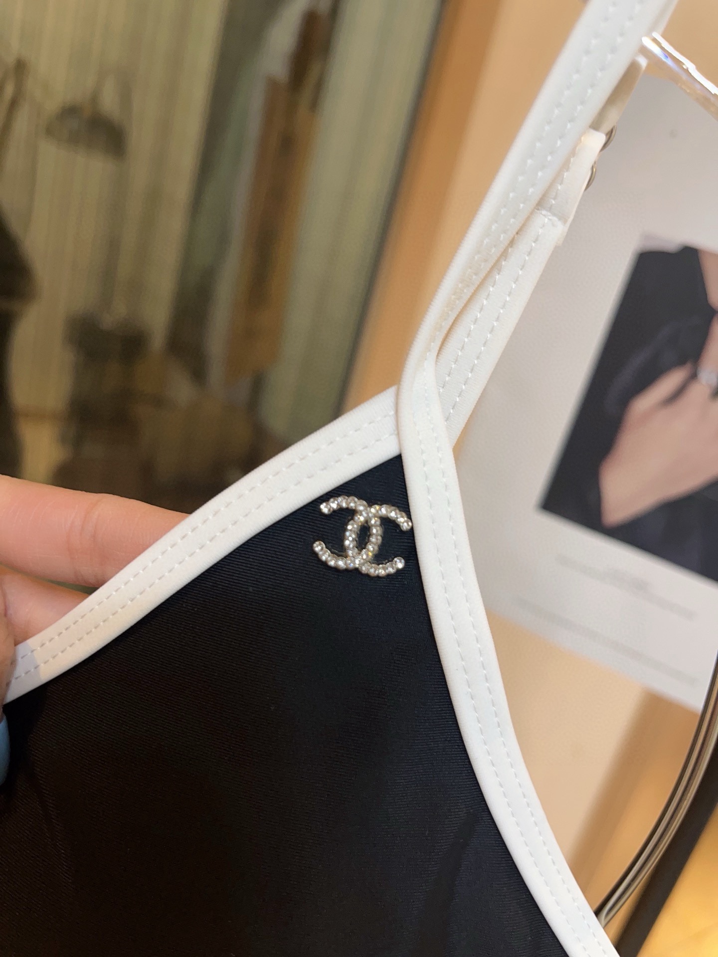  🆕
Chanel 香奈儿连体泳衣 😍🥰适合多种场景的游泳衣🏊‍♀️海边 游泳池 温泉 水上乐园 漂流都