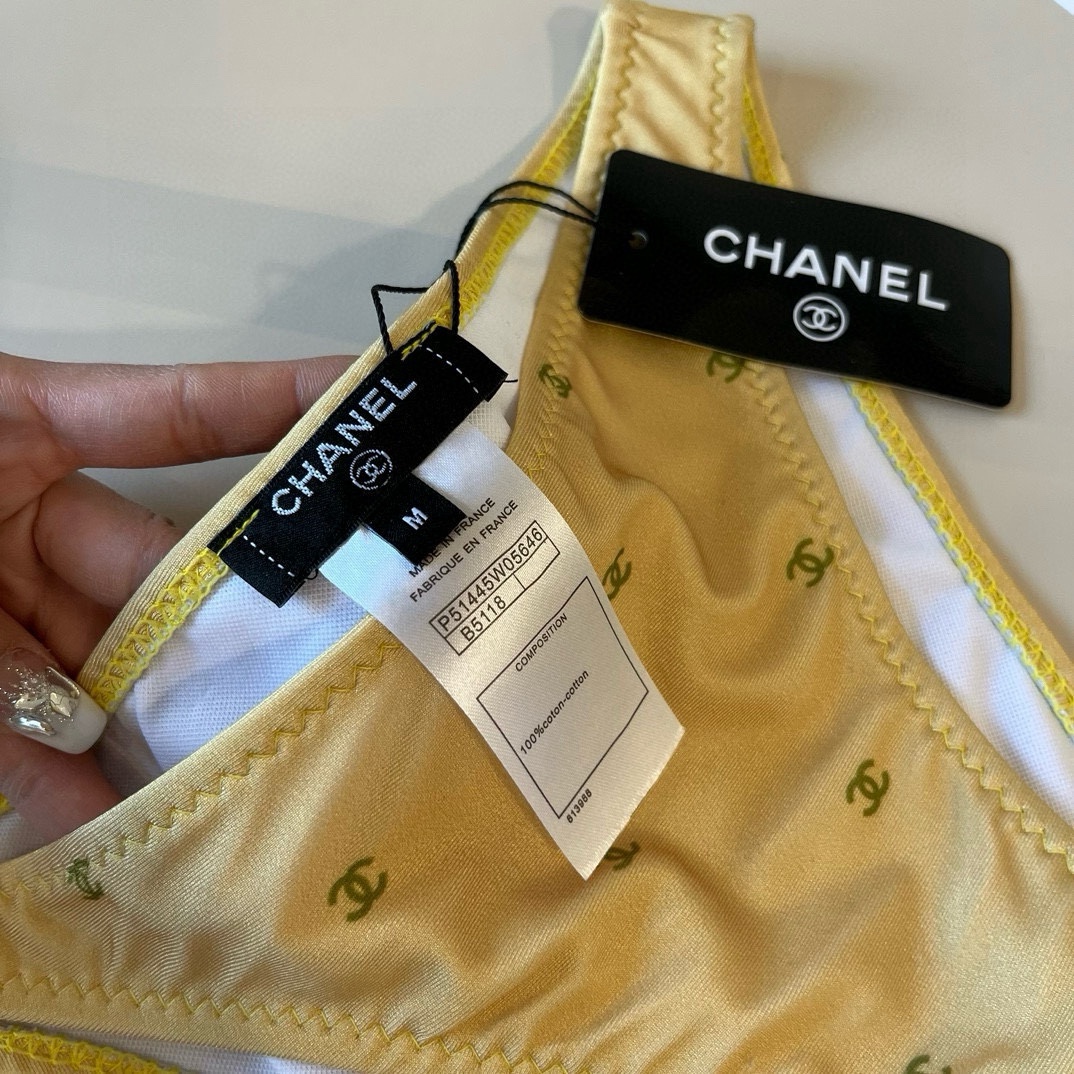 。
Chanel比基尼泳衣  😍🥰适合多种场景的游泳衣🏊‍♀️海边 游泳池 温泉 水上乐园 漂流都可以😌