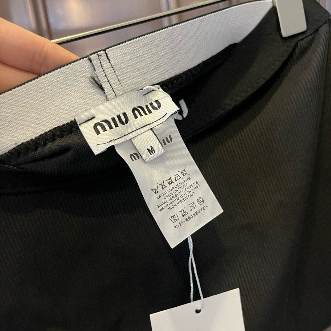  🆕

缪缪miumiu新款针织比基尼 泳装套装，S M LXL