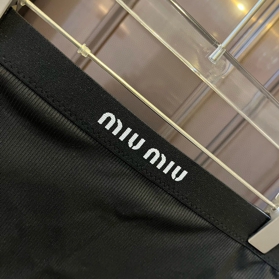  🆕

缪缪miumiu新款针织比基尼 泳装套装，S M LXL