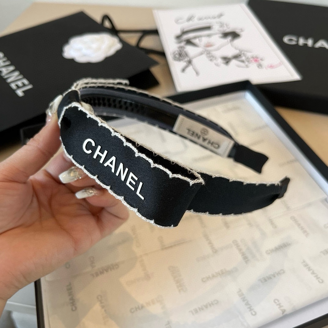 🆕

Chanel香奈儿经典蝴蝶结发箍，黑 白两色