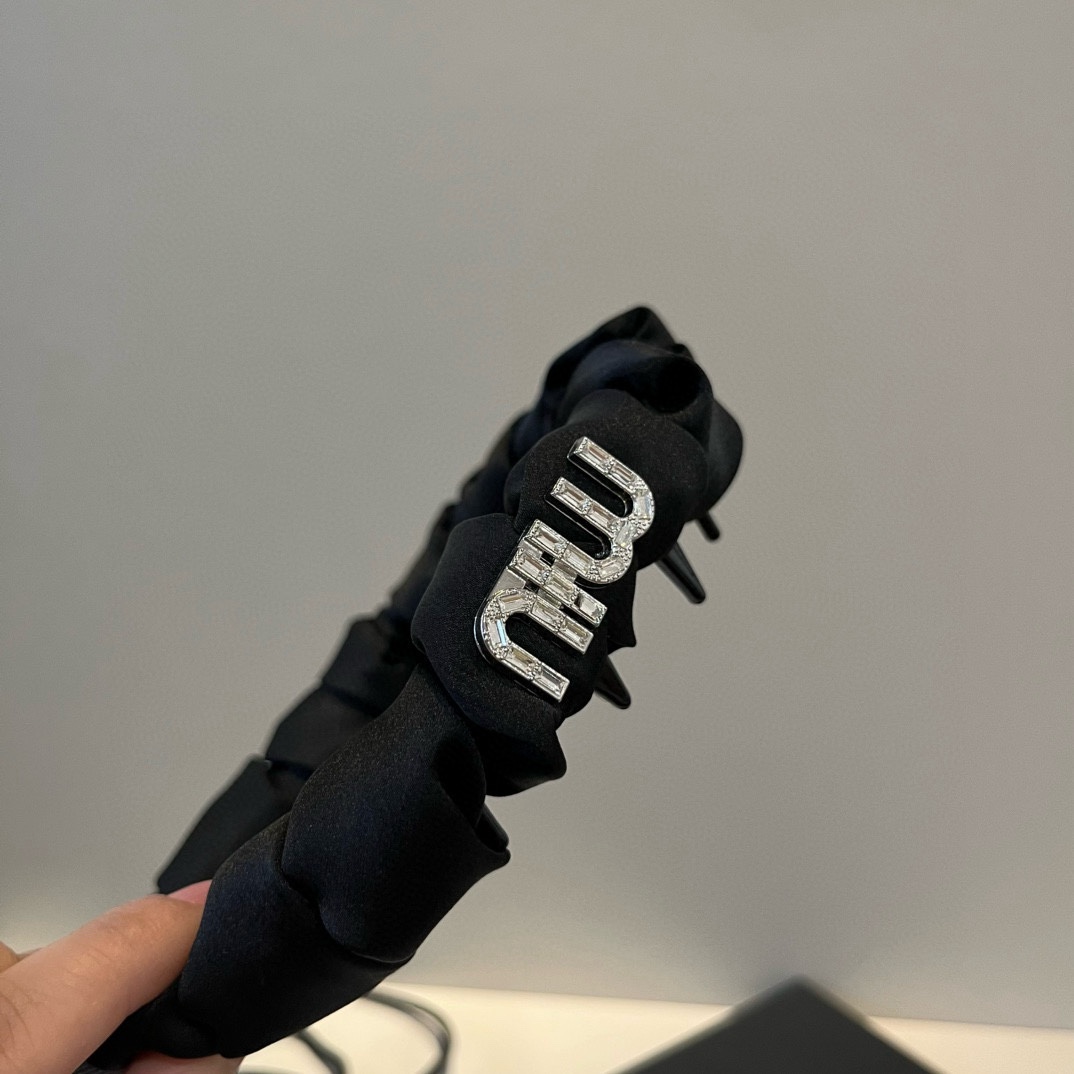 🆕

miumiu缪缪新款发箍