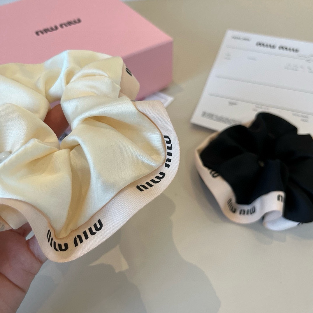 🆕

miumiu缪缪新款发圈