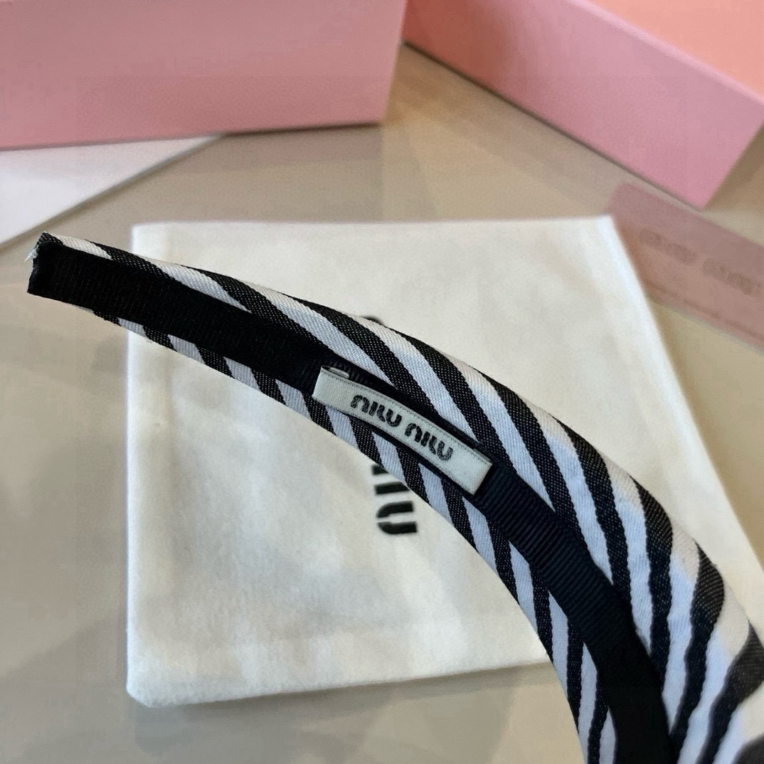 🆕

miumiu缪缪新款发箍