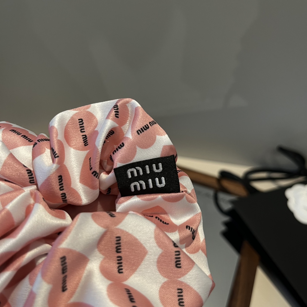🆕

缪缪miumiu新款发圈