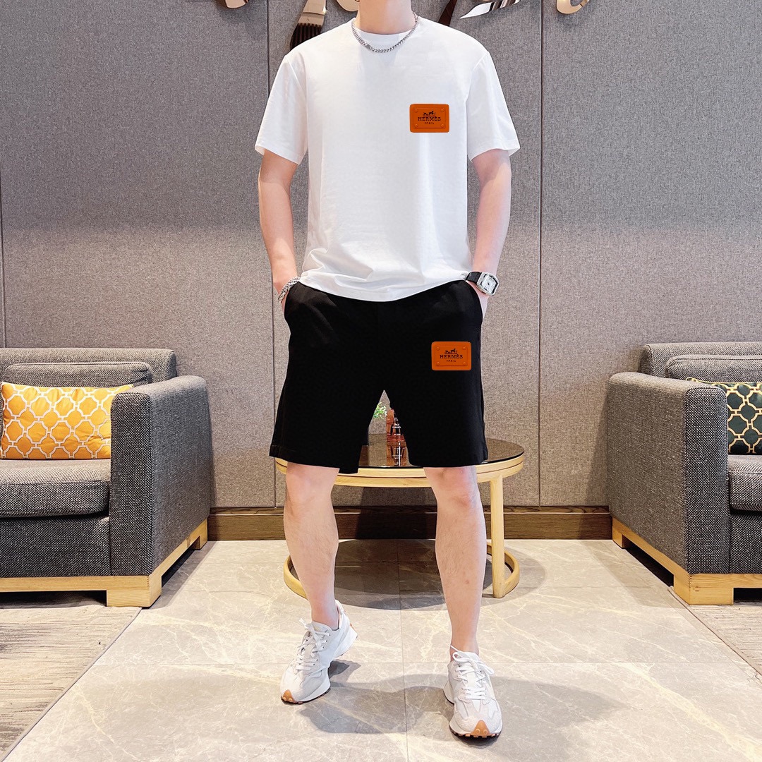 Hermès 品牌【HERMES 爱马仕】 2025新款男士短袖短裤套装 销售 市面高端版本 手感细腻柔软 让你穿着更加舒适 立体裁剪版型超赞 尺码:M-5XL下单请报身高体重