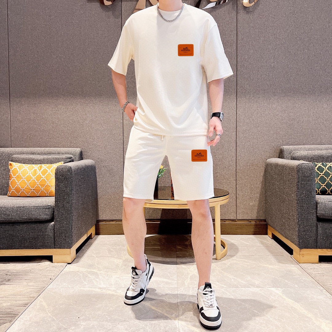 Hermès 品牌【HERMES 爱马仕】 2025新款男士短袖短裤套装 销售 市面高端版本 手感细腻柔软 让你穿着更加舒适 立体裁剪版型超赞 尺码:M-5XL下单请报身高体重