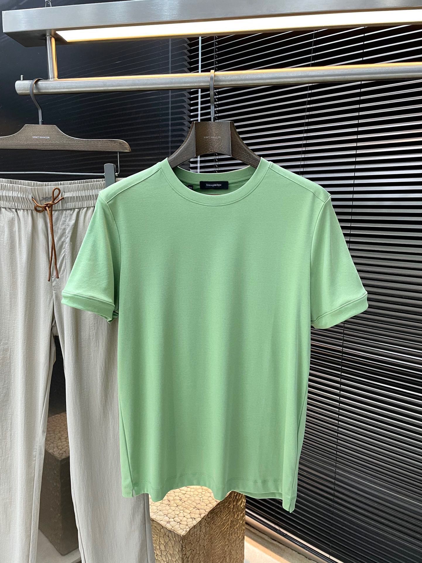 NO:458087,P Z Zegna- (Jegna) series VIP high-end customization 2025 spring and summer new short-sleeved style versatile styles anyone can easily control. Fully customized fabrics, high-quality first-class cotton fabrics. The fabric feels soft and the upper body is comfortable and soft. The simple style is very classy, ​​simple and unique, fashionable, the style is very exquisite, showing the aura, and it will highlight the exquisiteness of business men!  Size M-3XL, zegna, T-shirt, alexander wang19860909P  Z Zegna-（杰尼亚）系列 VIP高级定制 2025春夏季新款短袖 百搭款式 任何人都可以轻松驾驭 面料全订制 高定一等品全棉面料 面料手感柔软,上身舒适柔软 简约的款式非常显档次,简约个性时尚,版型剪裁非常精致,显气场,又会凸显商务男士的精致！尺码 M-3XL,,zegna,T-shirt,alexander wang,Men's clothing