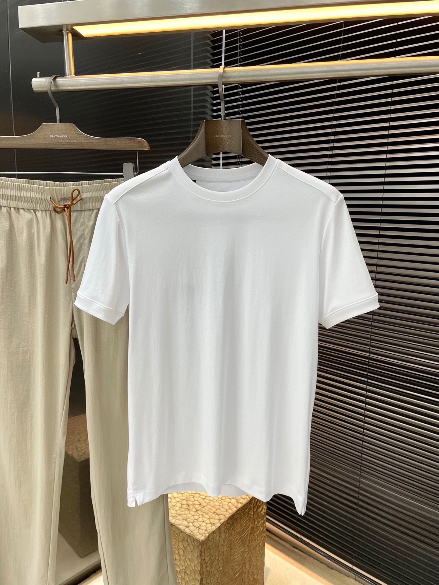 NO:466600,P Z Zegna- (Jegna) series VIP high-end customization, new short-sleeved spring and summer style, versatile style, anyone can easily control the fabric, high-quality first-class cotton fabric, the fabric feels soft, the upper body is comfortable and soft, the simple style is very classy, ​​simple and unique, the style is very exquisite, the style is very exquisite, showing the aura, and it will highlight the exquisiteness of business men!  Size M-3XL, zegna, T-shirt, alexander wang19860909P  Z Zegna-（杰尼亚）系列 VIP高级定制 春夏季新款短袖 百搭款式 任何人都可以轻松驾驭 面料全订制 高定一等品全棉面料 面料手感柔软,上身舒适柔软 简约的款式非常显档次,简约个性时尚,版型剪裁非常精致,显气场,又会凸显商务男士的精致！尺码 M-3XL,,zegna,T-shirt,alexander wang,Men's clothing