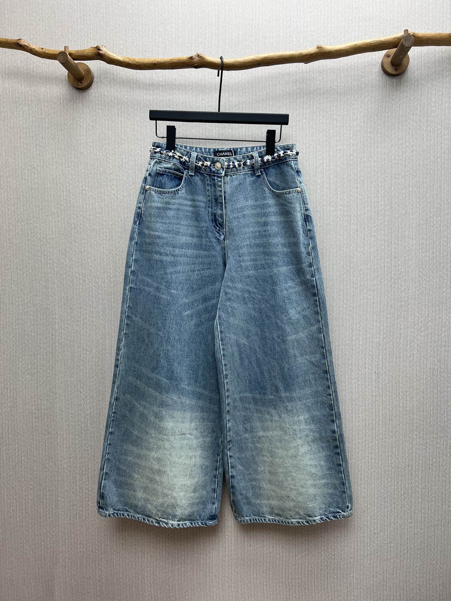 Nuevos pantalones vaqueros largos con ribete de Chanel 25ss, confeccionados en algodón vaquero personalizado, con múlti…