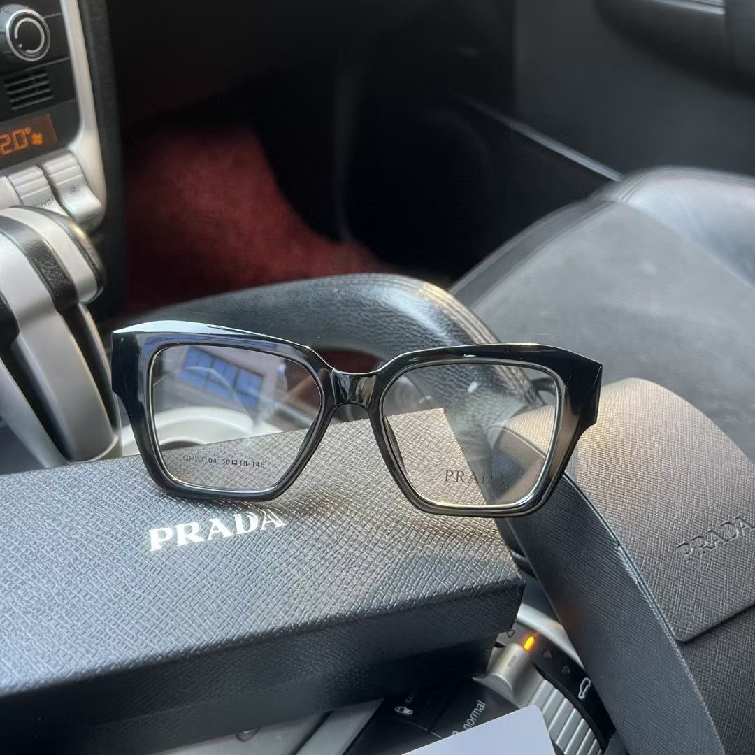 Elegantes Gafas de Sol Prada con Protección UV para un Look Sofisticado 8 a1752633923199 0643