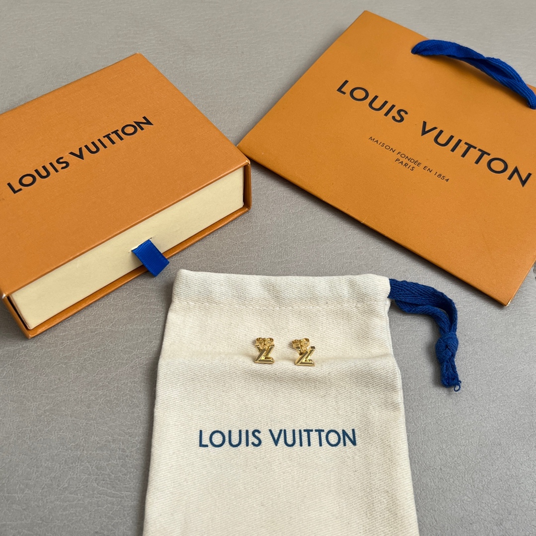 【】原单货 LV 耳钉🔹🔹Louis Vuitton 路易威登 🔹专柜一致材质 火爆款出货 设计独特 复
