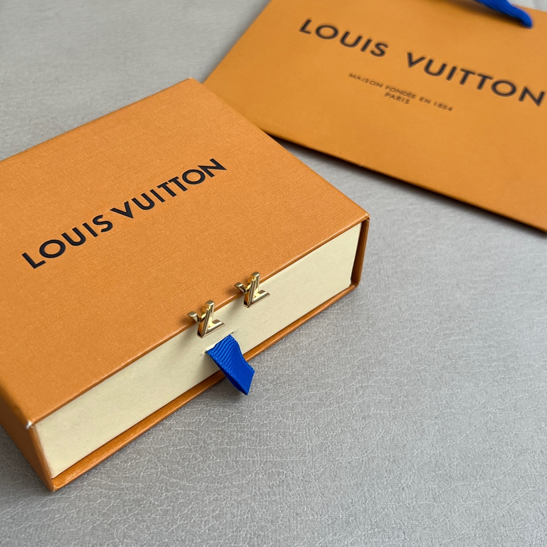 【】原单货 LV 耳钉🔹🔹Louis Vuitton 路易威登 🔹专柜一致材质 火爆款出货 设计独特 复