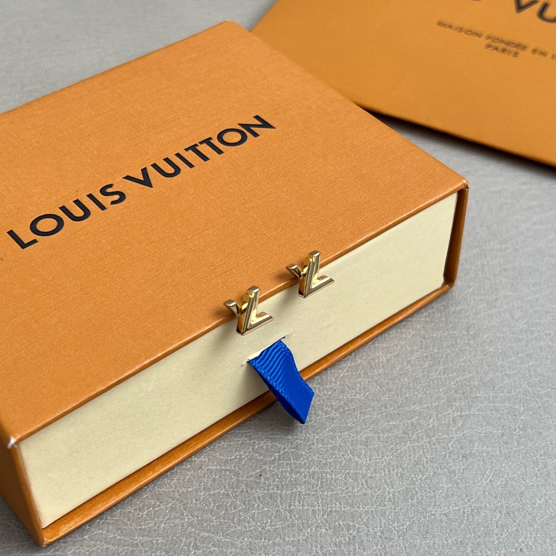 【】原单货 LV 耳钉🔹🔹Louis Vuitton 路易威登 🔹专柜一致材质 火爆款出货 设计独特 复