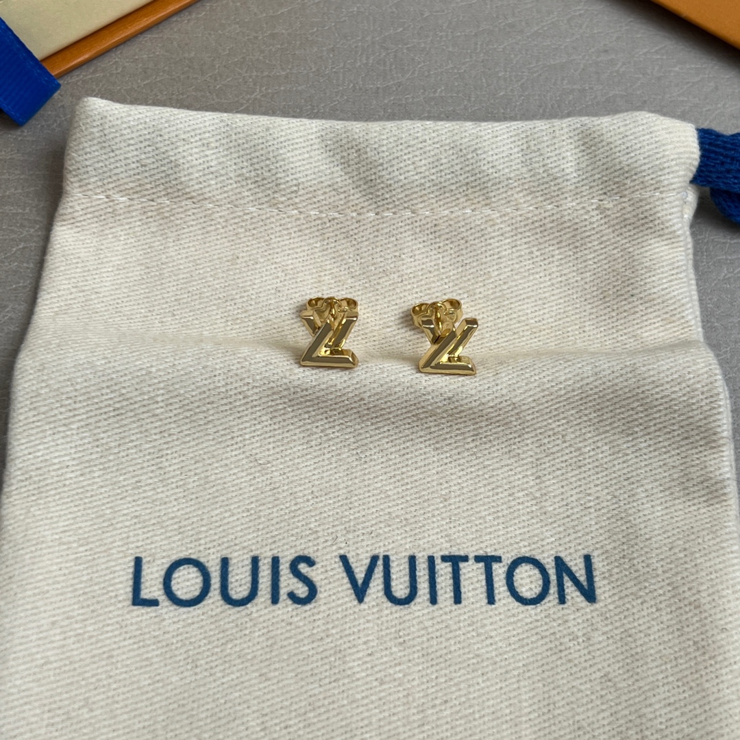【】原单货 LV 耳钉🔹🔹Louis Vuitton 路易威登 🔹专柜一致材质 火爆款出货 设计独特 复