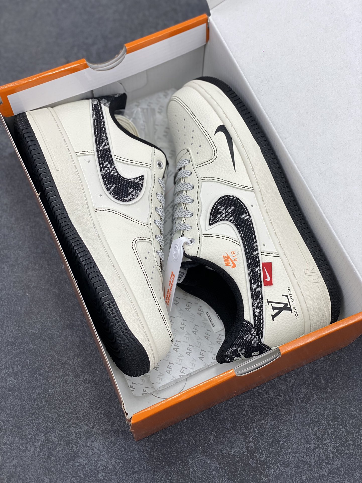 图片[9]-NIke Air Force 1 \’07 Low “LV联名——黑线黑牛仔”空军一号 低帮 运动鞋 休闲鞋 折边针车 工艺难度大 原楦头原纸板 原装鞋盒 定制五金配件 内置全掌气垫 原厂鞋底 货号：YX5066-347 尺码：36 36.5 37.5 38 38.5 39 40 40.5 41 42 42.5 43 44 44.5 45-选品中心