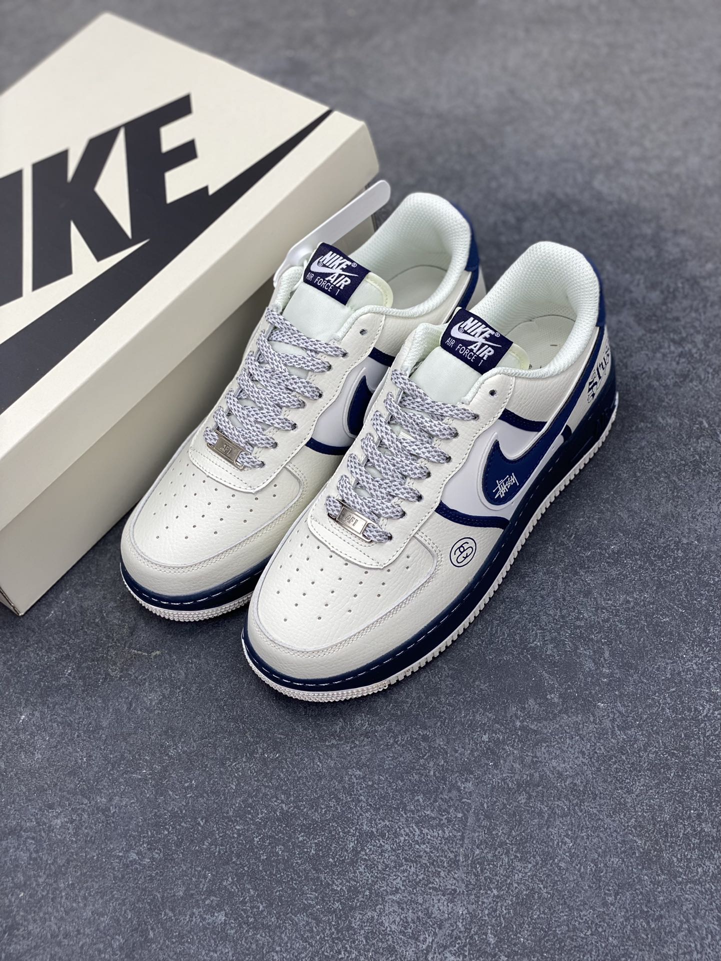 图片[8]-Nike Air Force 1 Low 空军一号低帮百搭休闲运动板鞋。柔软、弹性十足的缓震性能和出色的中底设计，横跨复古与现代的外型结合，造就出风靡全球三十多年的Force 1，直到今天还深受青睐。 货号：QW5836-009 尺码：36 36.5 37.5 38 38.5 39 40 40.5 41 42 42.5 43 44 44.5 45-选品中心