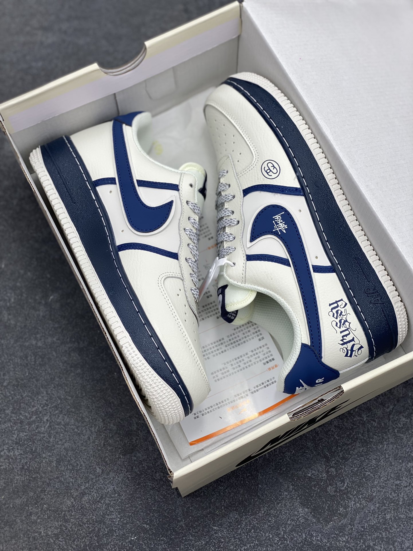 图片[9]-Nike Air Force 1 Low 空军一号低帮百搭休闲运动板鞋。柔软、弹性十足的缓震性能和出色的中底设计，横跨复古与现代的外型结合，造就出风靡全球三十多年的Force 1，直到今天还深受青睐。 货号：QW5836-009 尺码：36 36.5 37.5 38 38.5 39 40 40.5 41 42 42.5 43 44 44.5 45-选品中心