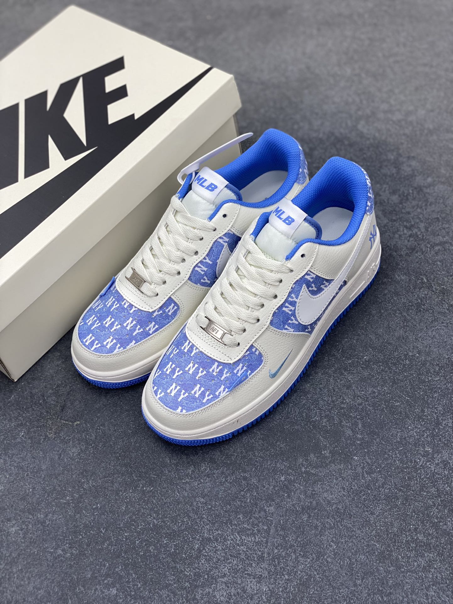 图片[8]-Nike Air Force 1 Low 空军一号低帮百搭休闲运动板鞋。柔软、弹性十足的缓震性能和出色的中底设计，横跨复古与现代的外型结合，造就出风靡全球三十多年的Force 1，直到今天还深受青睐。 货号：HS8068-016 尺码：36 36.5 37.5 38 38.5 39 40 40.5 41 42 42.5 43 44 44.5 45-选品中心