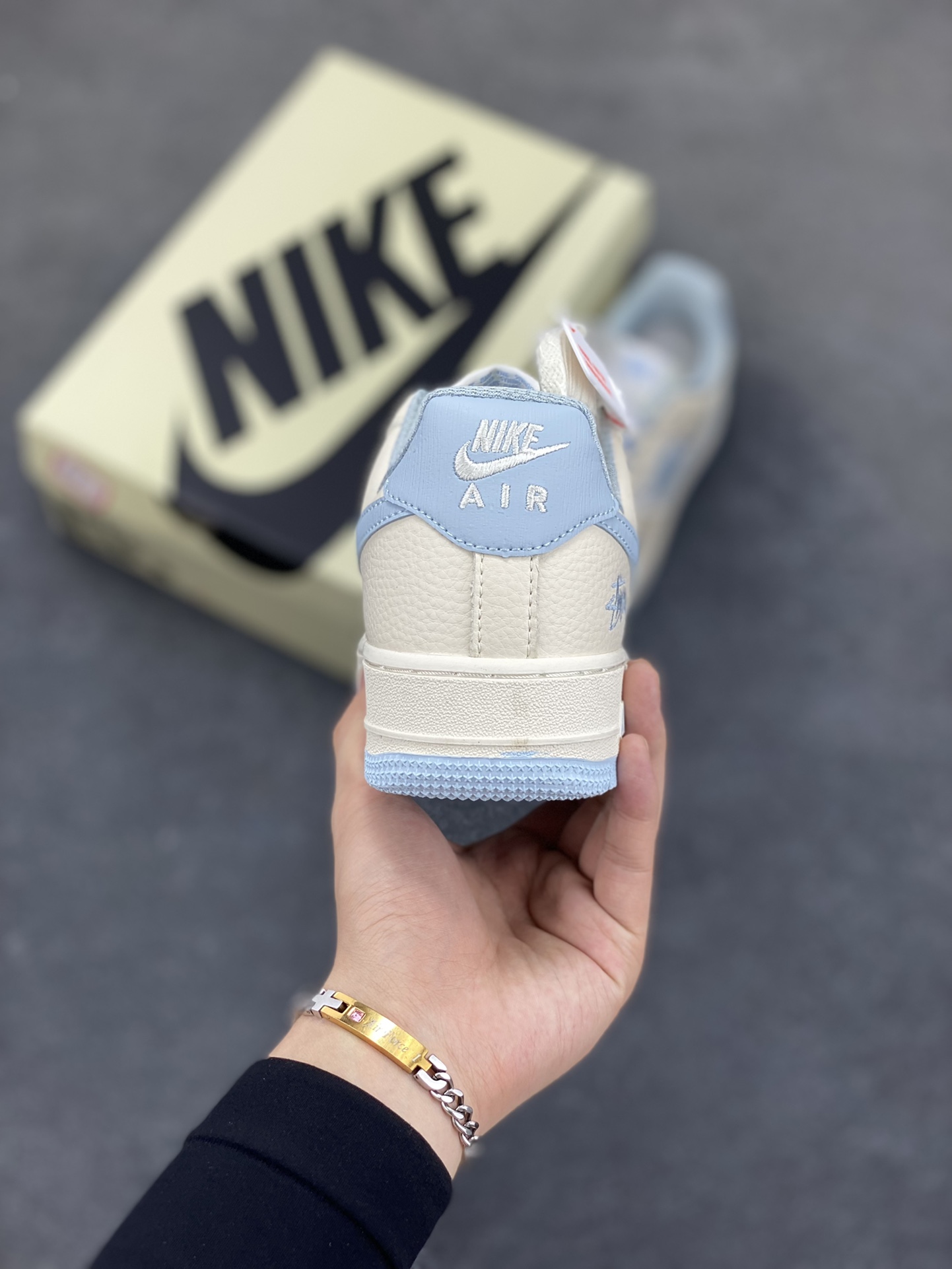 图片[4]-Nike Air Force 1 Low 空军一号低帮百搭休闲运动板鞋。柔软、弹性十足的缓震性能和出色的中底设计，横跨复古与现代的外型结合，造就出风靡全球三十多年的Force 1，直到今天还深受青睐。 货号：ZD3328-022 尺码：36 36.5 37.5 38 38.5 39 40 40.5 41 42 42.5 43 44 44.5 45-选品中心