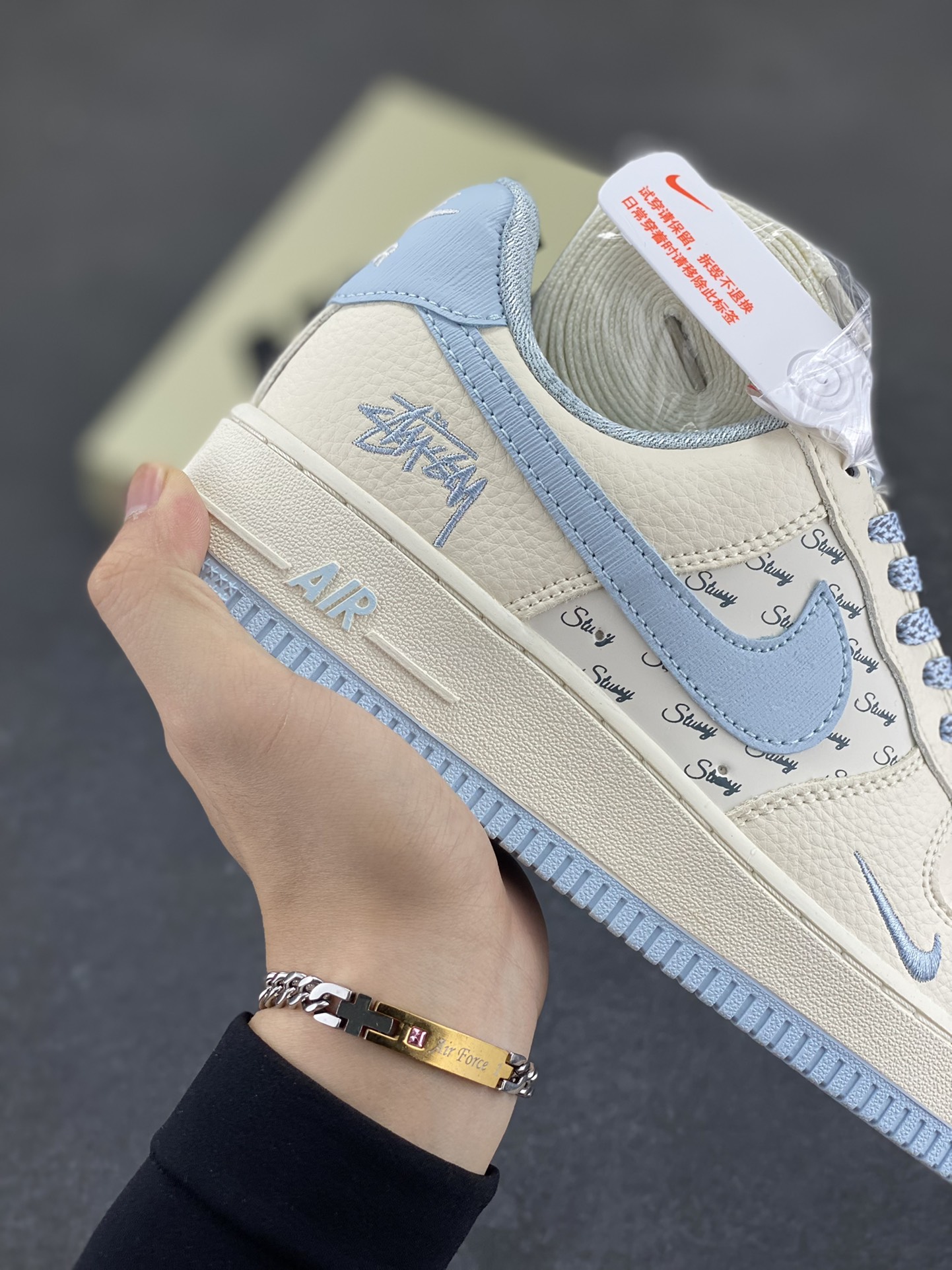 图片[6]-Nike Air Force 1 Low 空军一号低帮百搭休闲运动板鞋。柔软、弹性十足的缓震性能和出色的中底设计，横跨复古与现代的外型结合，造就出风靡全球三十多年的Force 1，直到今天还深受青睐。 货号：ZD3328-022 尺码：36 36.5 37.5 38 38.5 39 40 40.5 41 42 42.5 43 44 44.5 45-选品中心