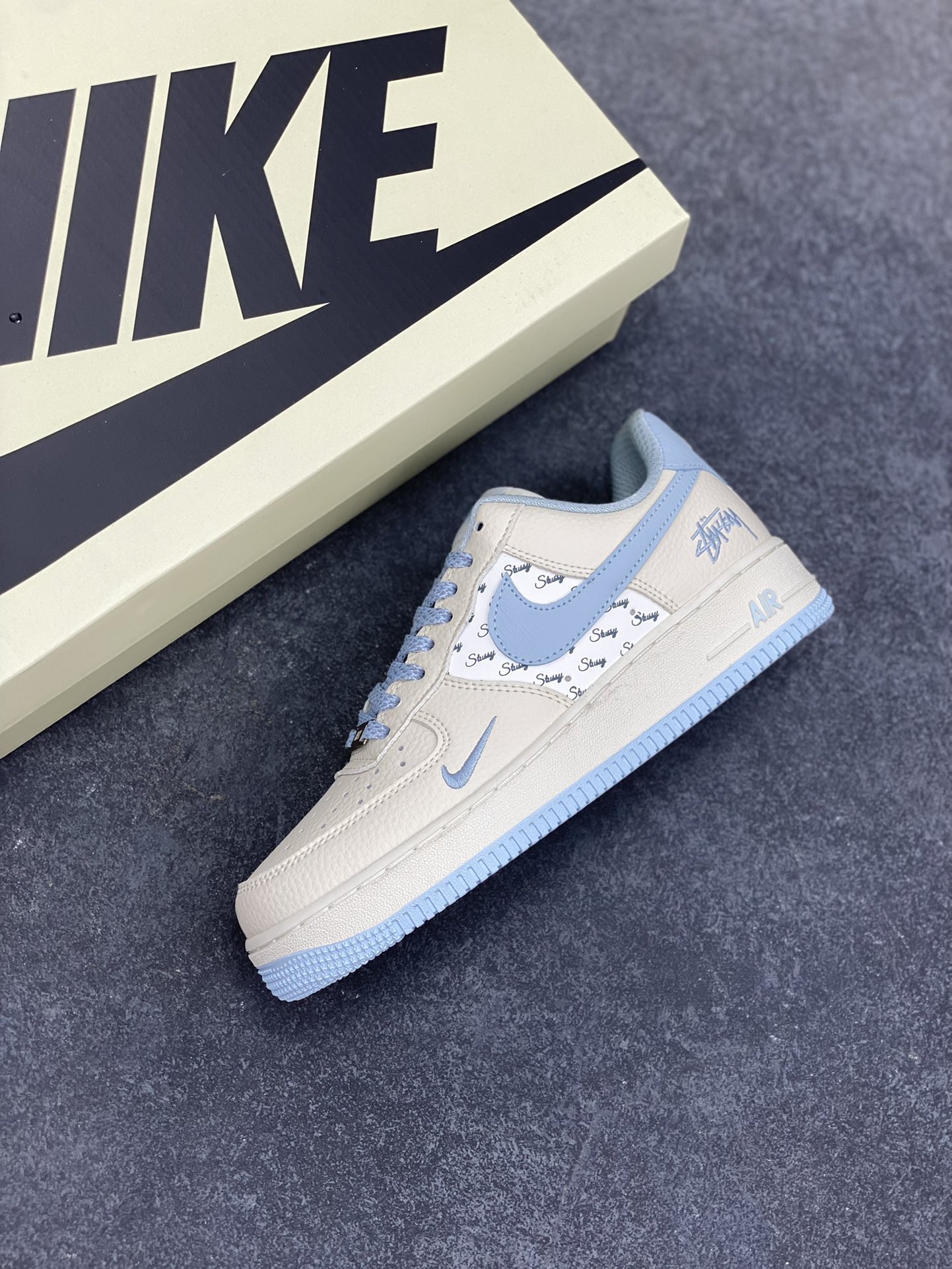 图片[7]-Nike Air Force 1 Low 空军一号低帮百搭休闲运动板鞋。柔软、弹性十足的缓震性能和出色的中底设计，横跨复古与现代的外型结合，造就出风靡全球三十多年的Force 1，直到今天还深受青睐。 货号：ZD3328-022 尺码：36 36.5 37.5 38 38.5 39 40 40.5 41 42 42.5 43 44 44.5 45-选品中心