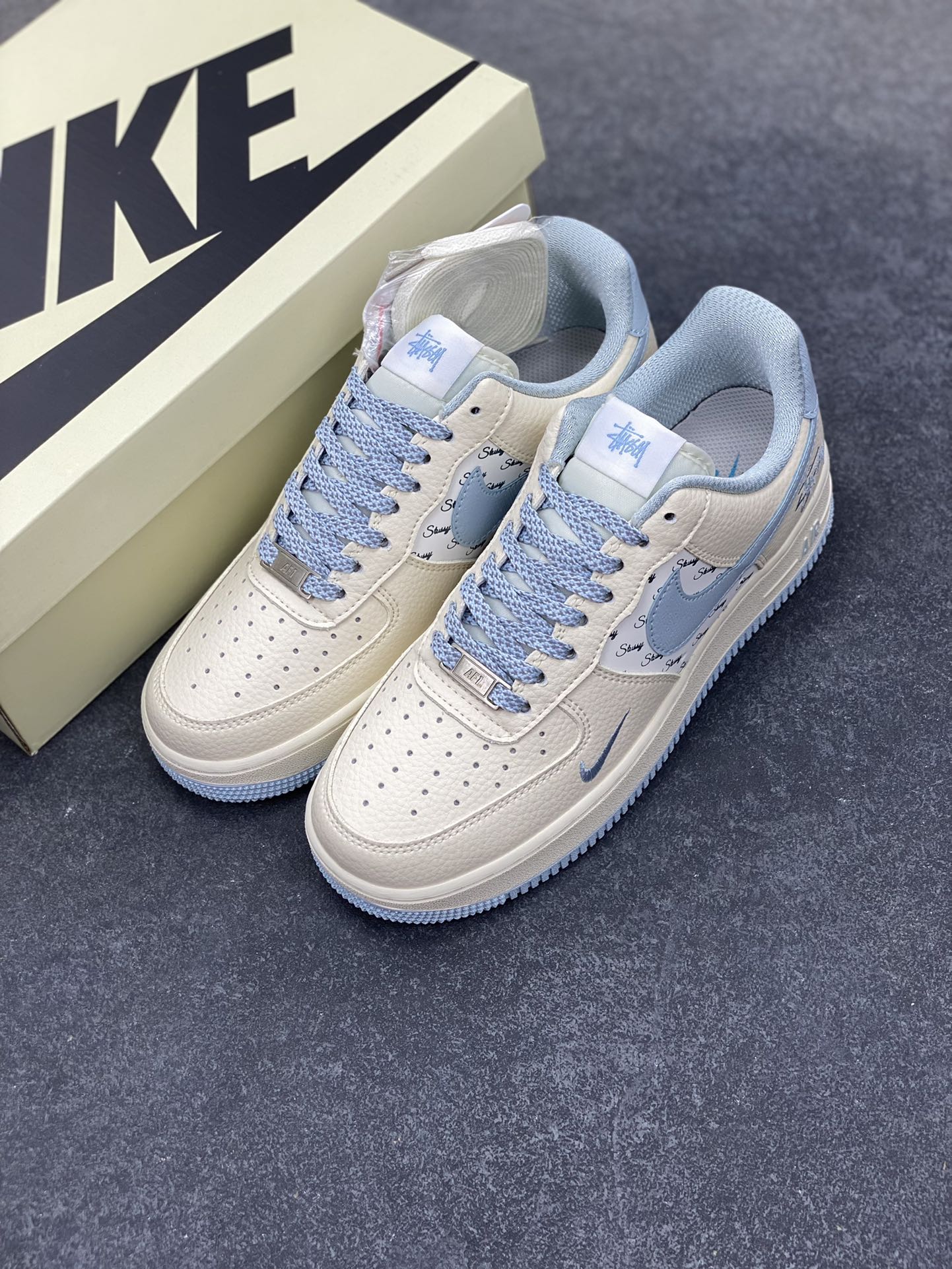 图片[8]-Nike Air Force 1 Low 空军一号低帮百搭休闲运动板鞋。柔软、弹性十足的缓震性能和出色的中底设计，横跨复古与现代的外型结合，造就出风靡全球三十多年的Force 1，直到今天还深受青睐。 货号：ZD3328-022 尺码：36 36.5 37.5 38 38.5 39 40 40.5 41 42 42.5 43 44 44.5 45-选品中心