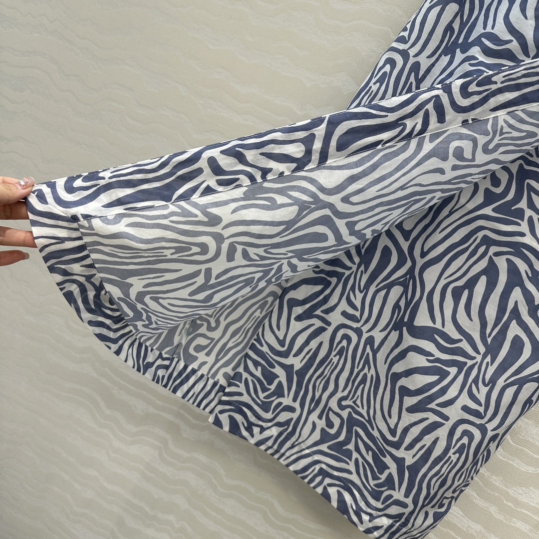 White Zebra Pattern Women’s Suit with Copper Chain Decoration, Elegant and Luxurious. - 图片 7