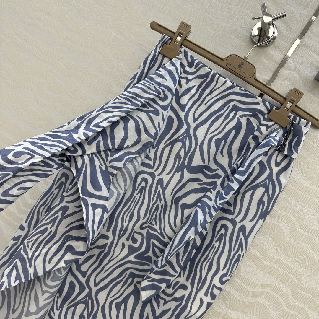 White Zebra Pattern Women’s Suit with Copper Chain Decoration, Elegant and Luxurious. - 图片 5